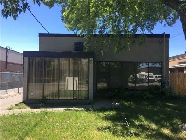 31 Jutland Road, Toronto, ON M8Z 2G6