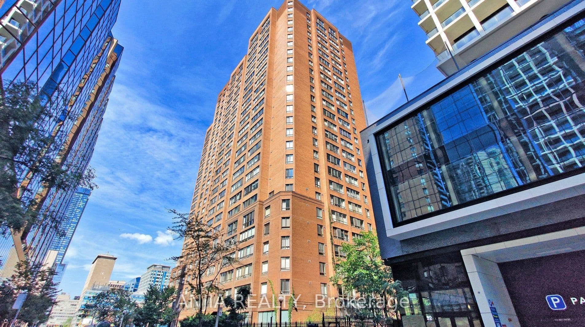 633 Bay Street 912, Toronto, ON M5G 2G4