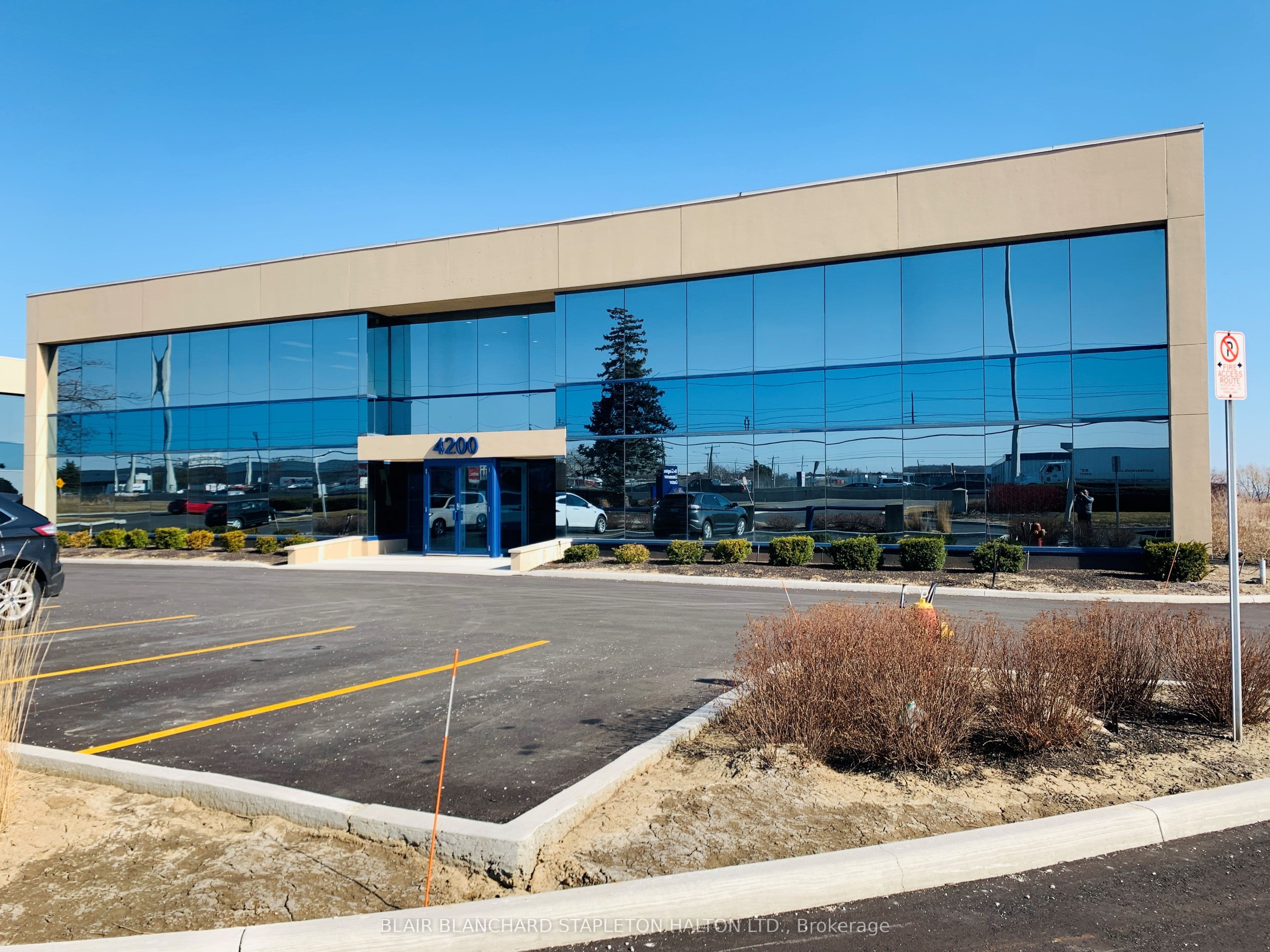 4200 South Service Road 101, Burlington, ON L7L 4X5