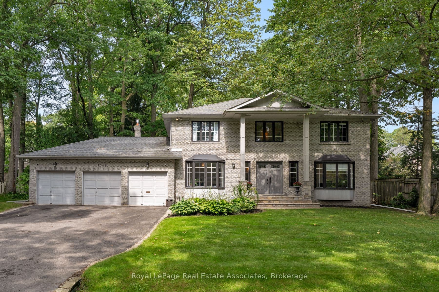 1349 Birchwood Heights Drive, Mississauga, ON L5G 2Y3