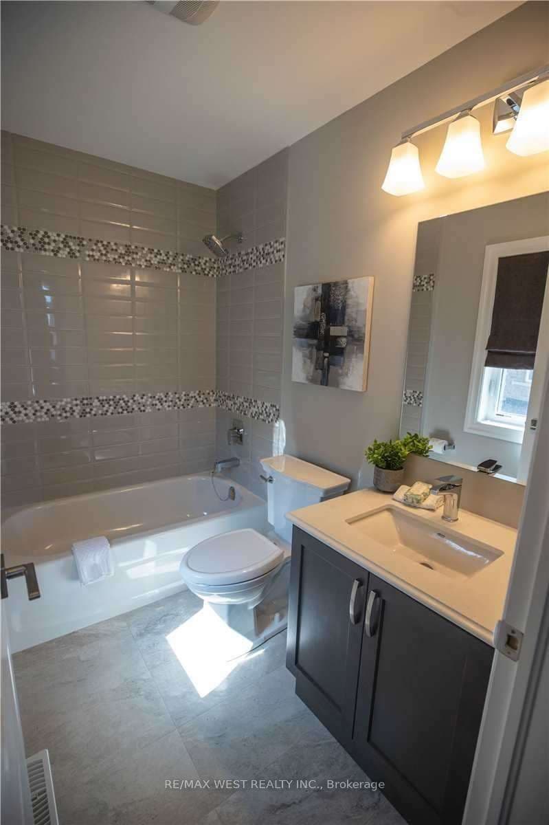 1430 Simpkin Road, Innisfil, ON L0L 1W0