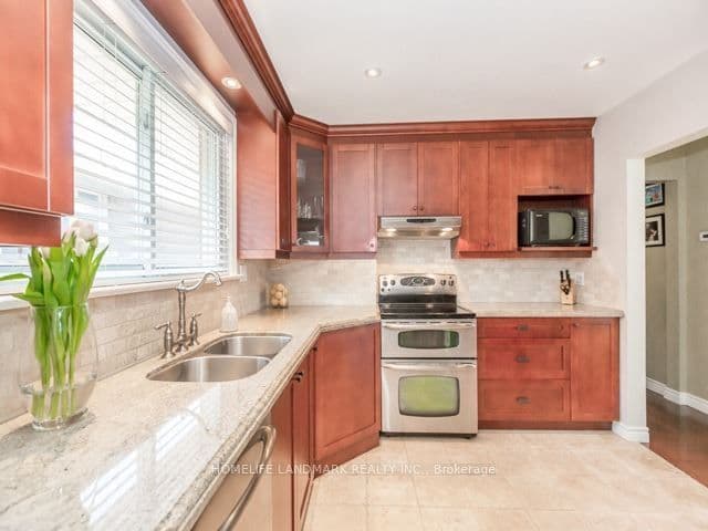 40 Carsbrooke Road, Toronto, ON M9C 3C1