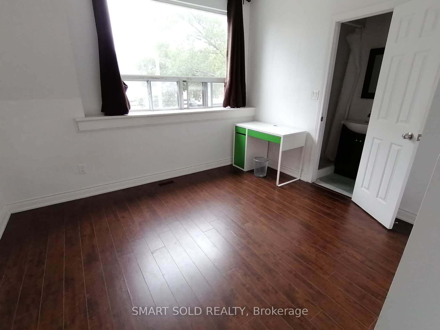Lower 66 Bellevue Avenue, Toronto, ON M5T 2N4