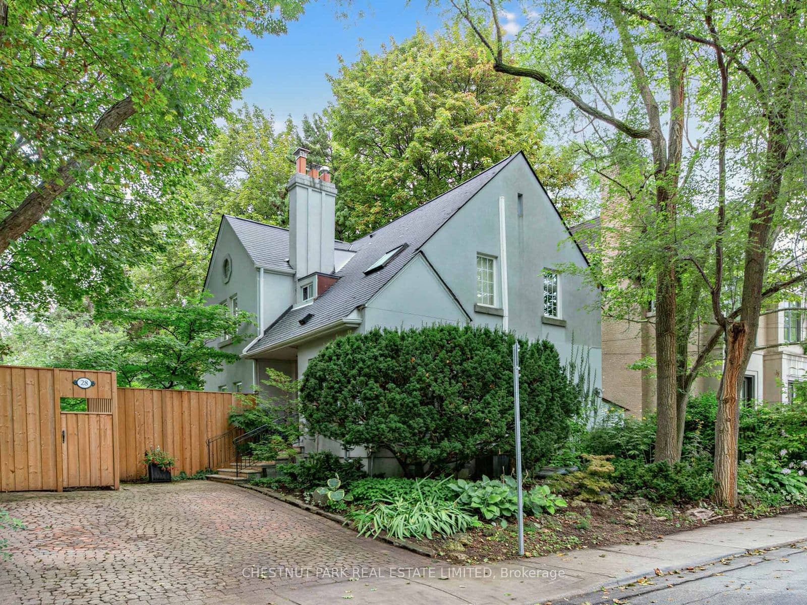 28 Clifton Road, Toronto, ON M4T 2E6