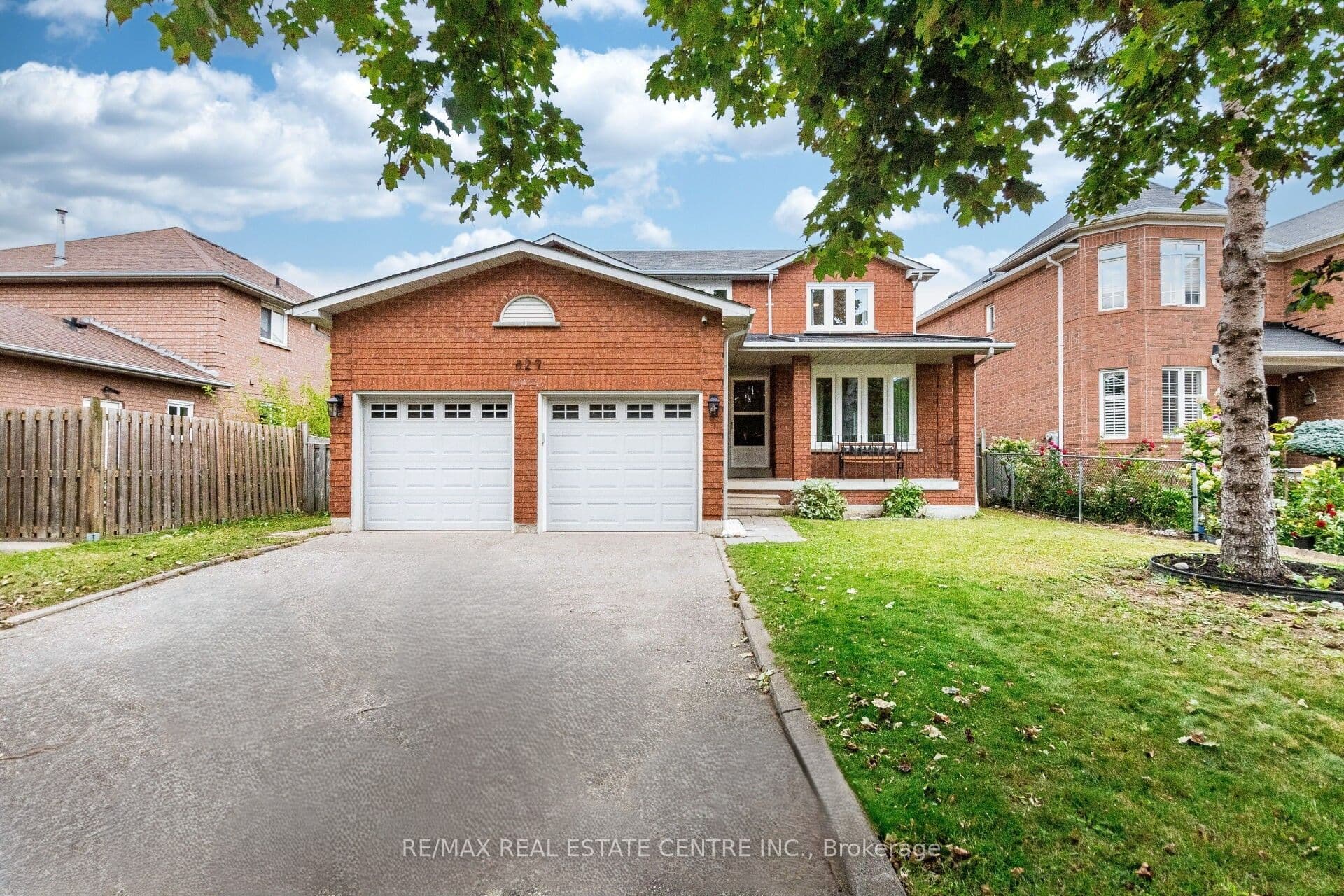 829 Stargazer Drive, Mississauga, ON L5V 1C5