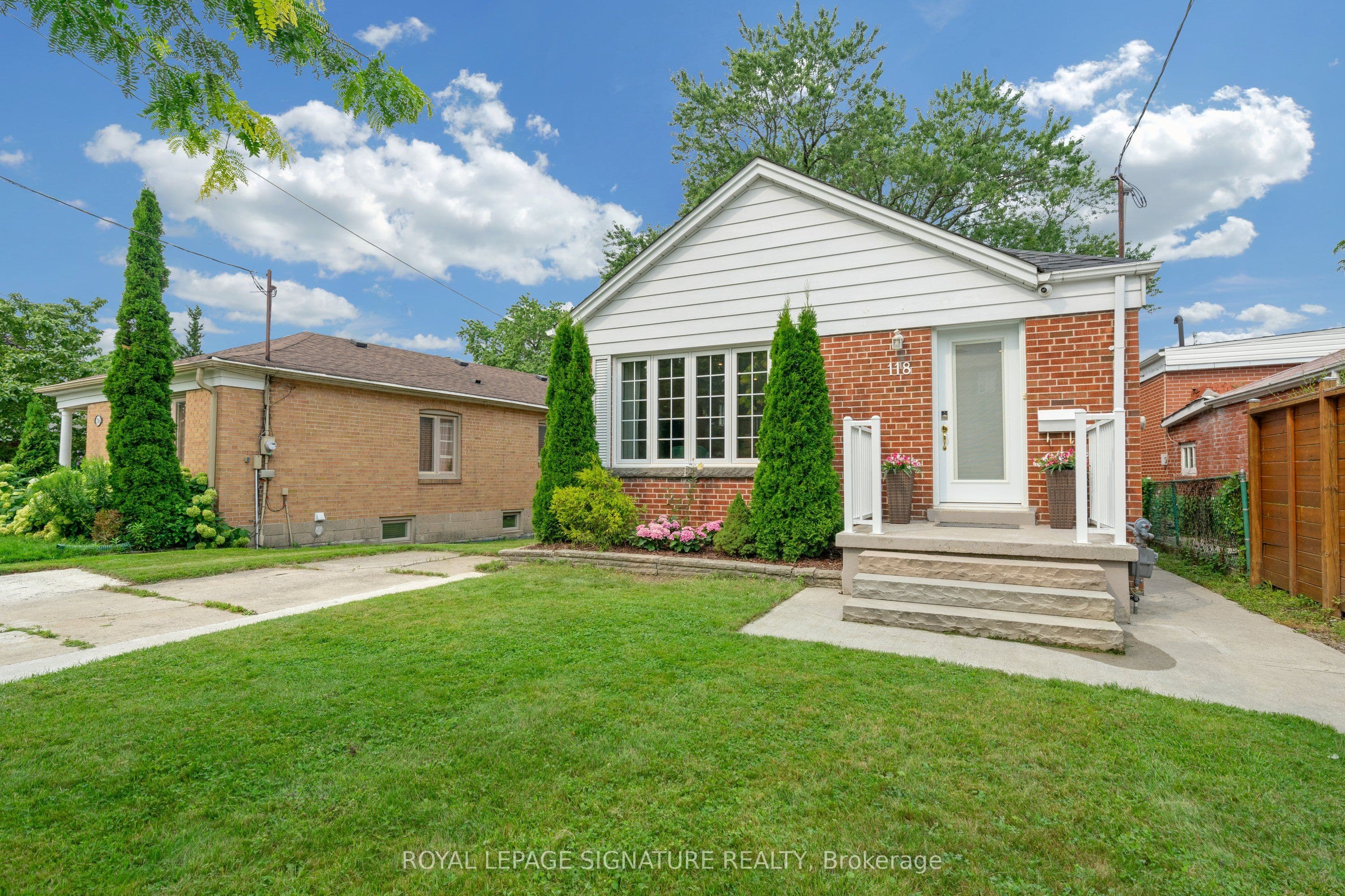 118 Rexleigh Drive, Toronto, ON M4B 2N3