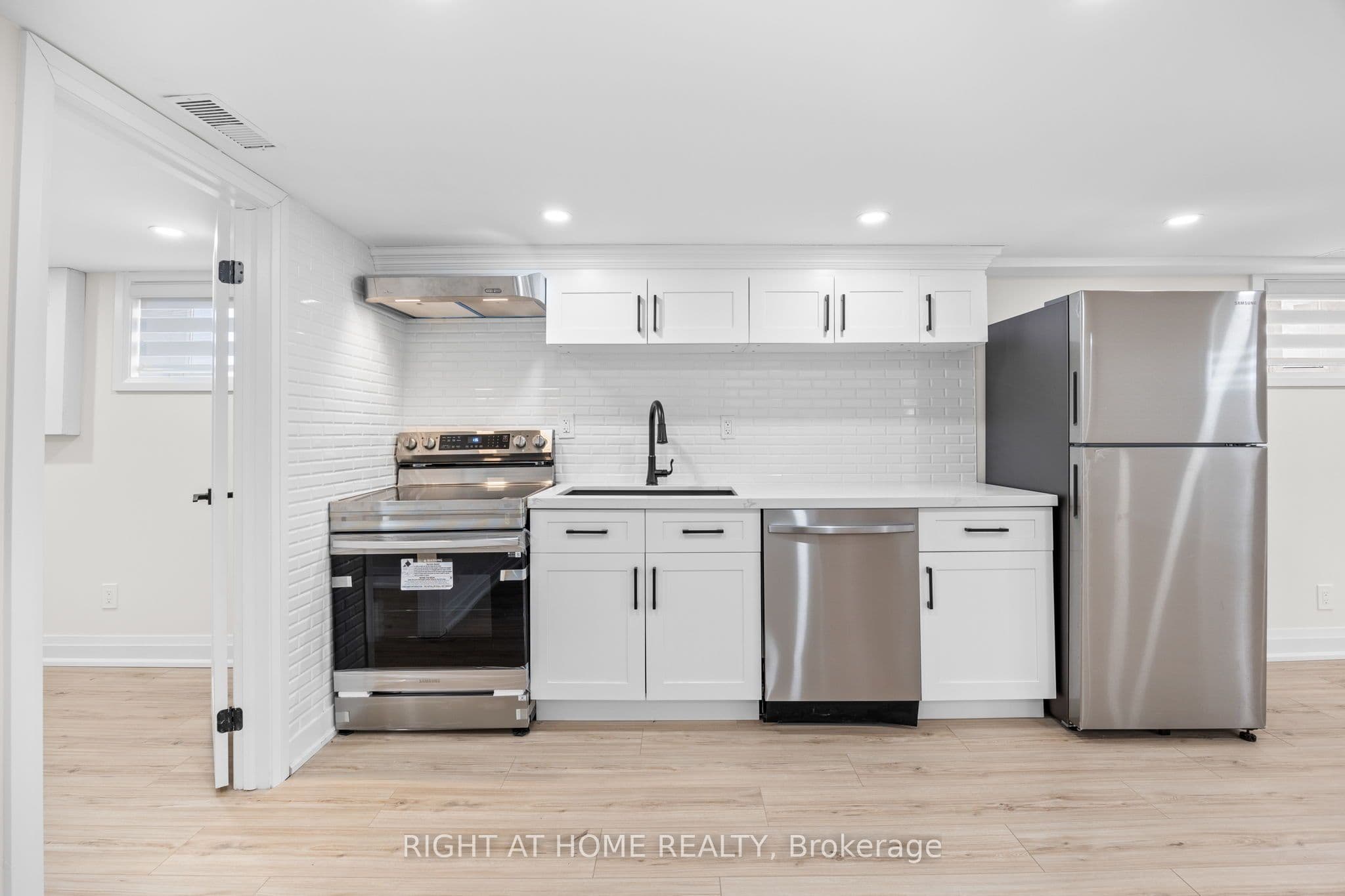 961 Victoria Park Avenue Basement, Toronto, ON M4B 2J4