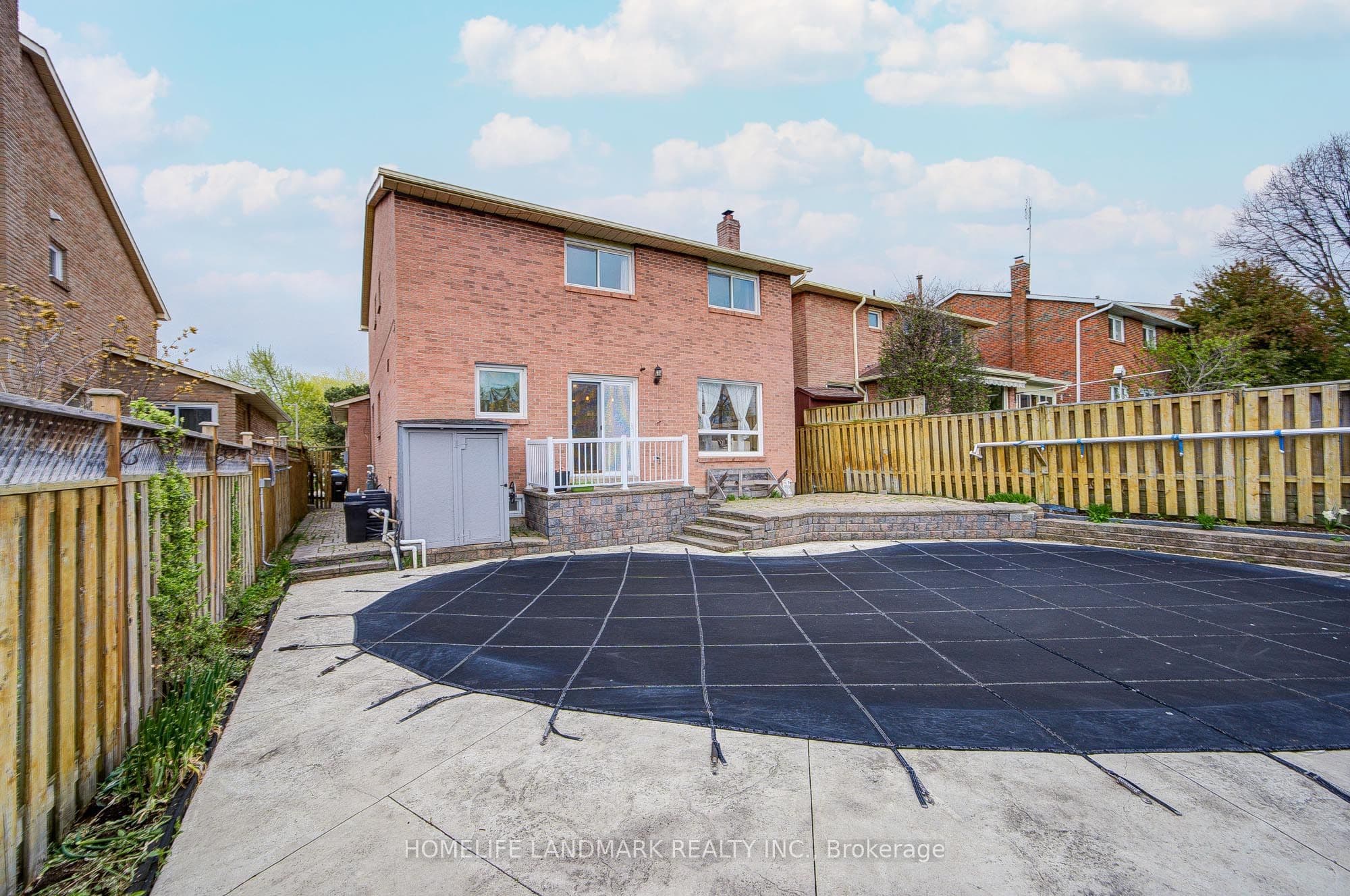 2105 Folkway Drive, Mississauga, ON L5L 3G3