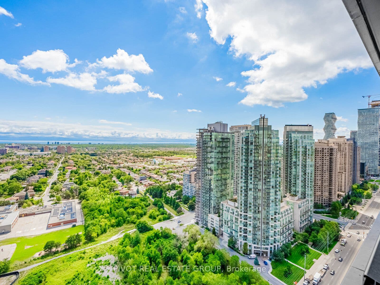 135 City Centre Drive UPH01, Mississauga, ON L5B 1M7