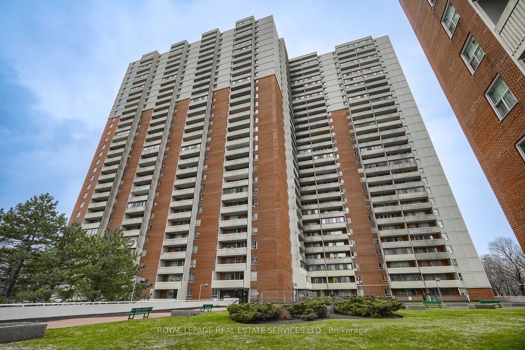 1 Massey Square 2614, Toronto, ON M4C 5L4