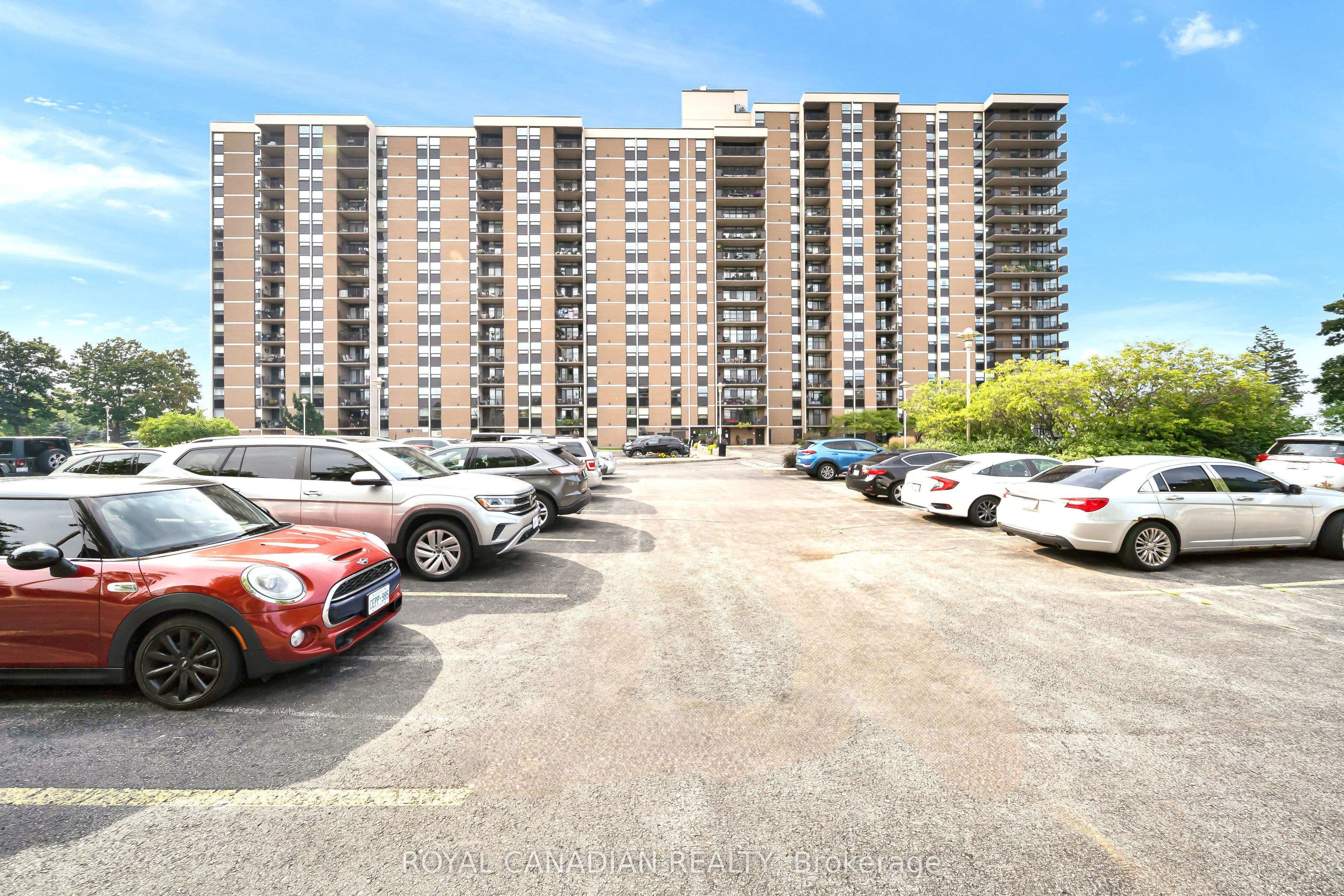 500 GREEN Road 701, Hamilton, ON L8E 3M6
