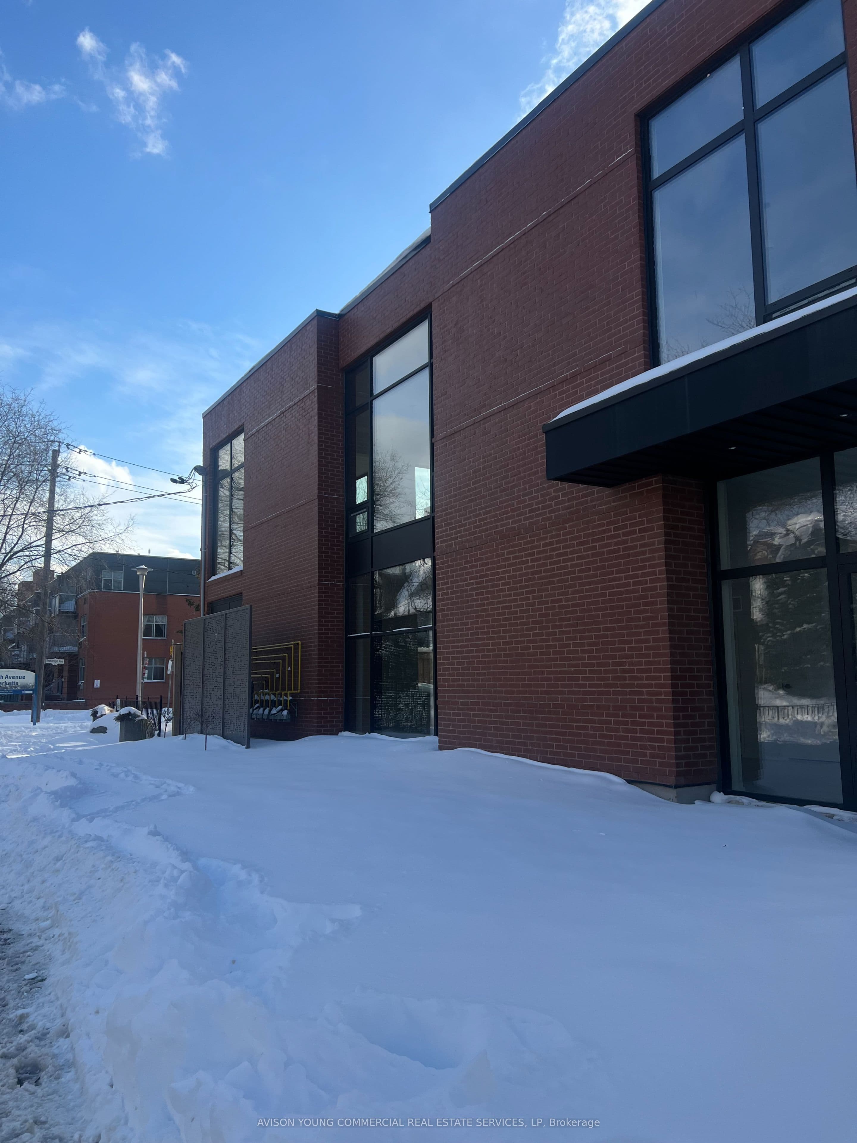 170 Perth Avenue W 2, Toronto, ON M6P 3X5