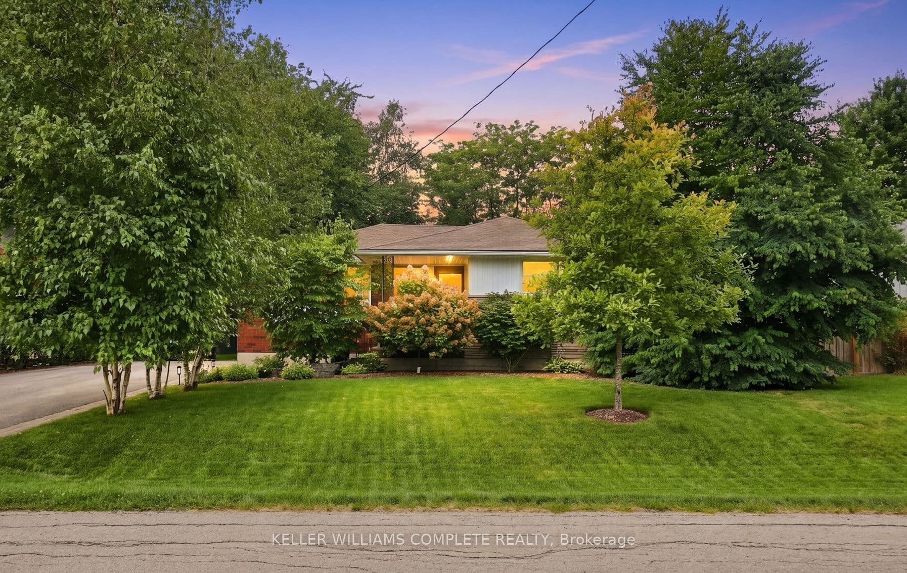 238 Seminole Road, Hamilton, ON L9G 1Y9
