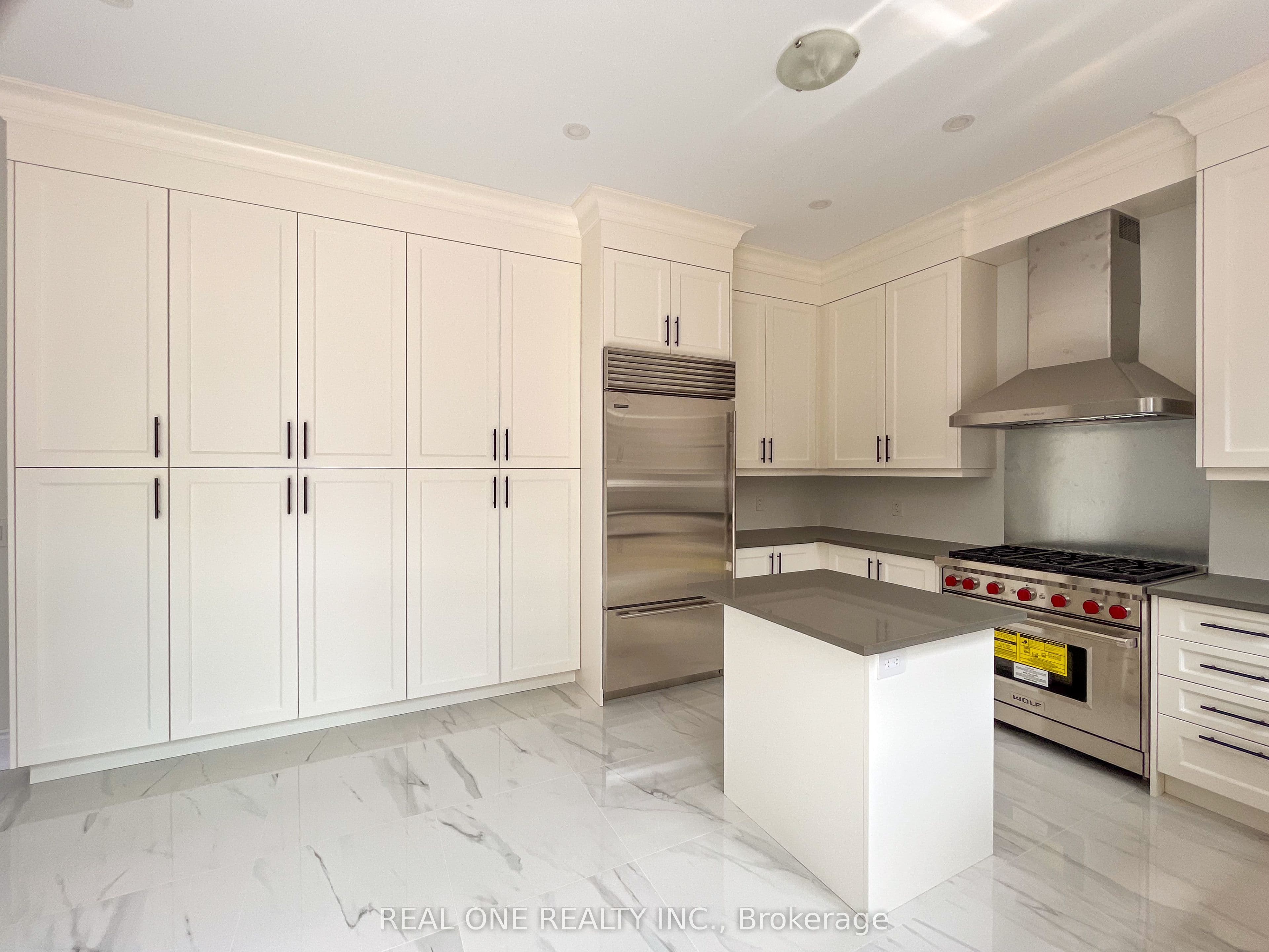 1382 Queens Plate Road, Oakville, ON L6M 5L4