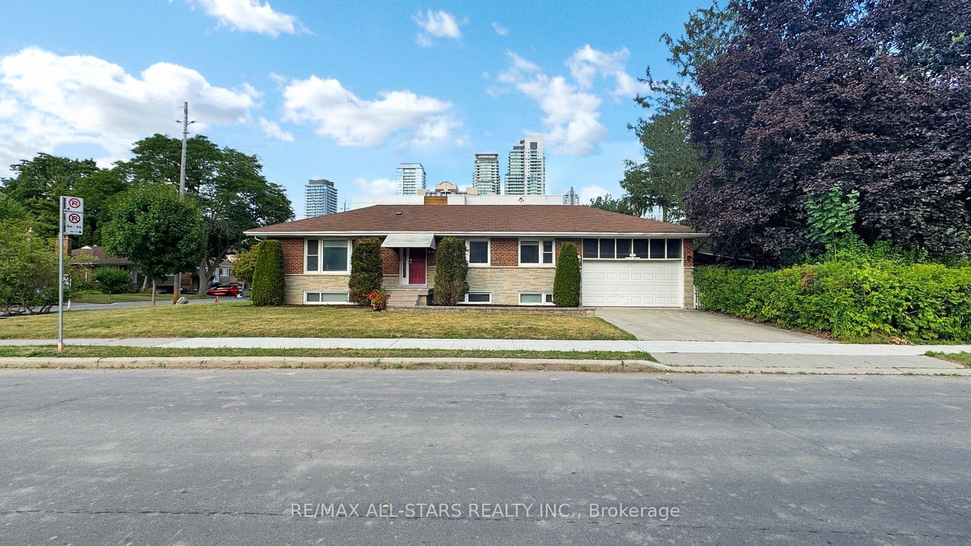 105 Betty Ann Drive, Toronto, ON M2N 1X1