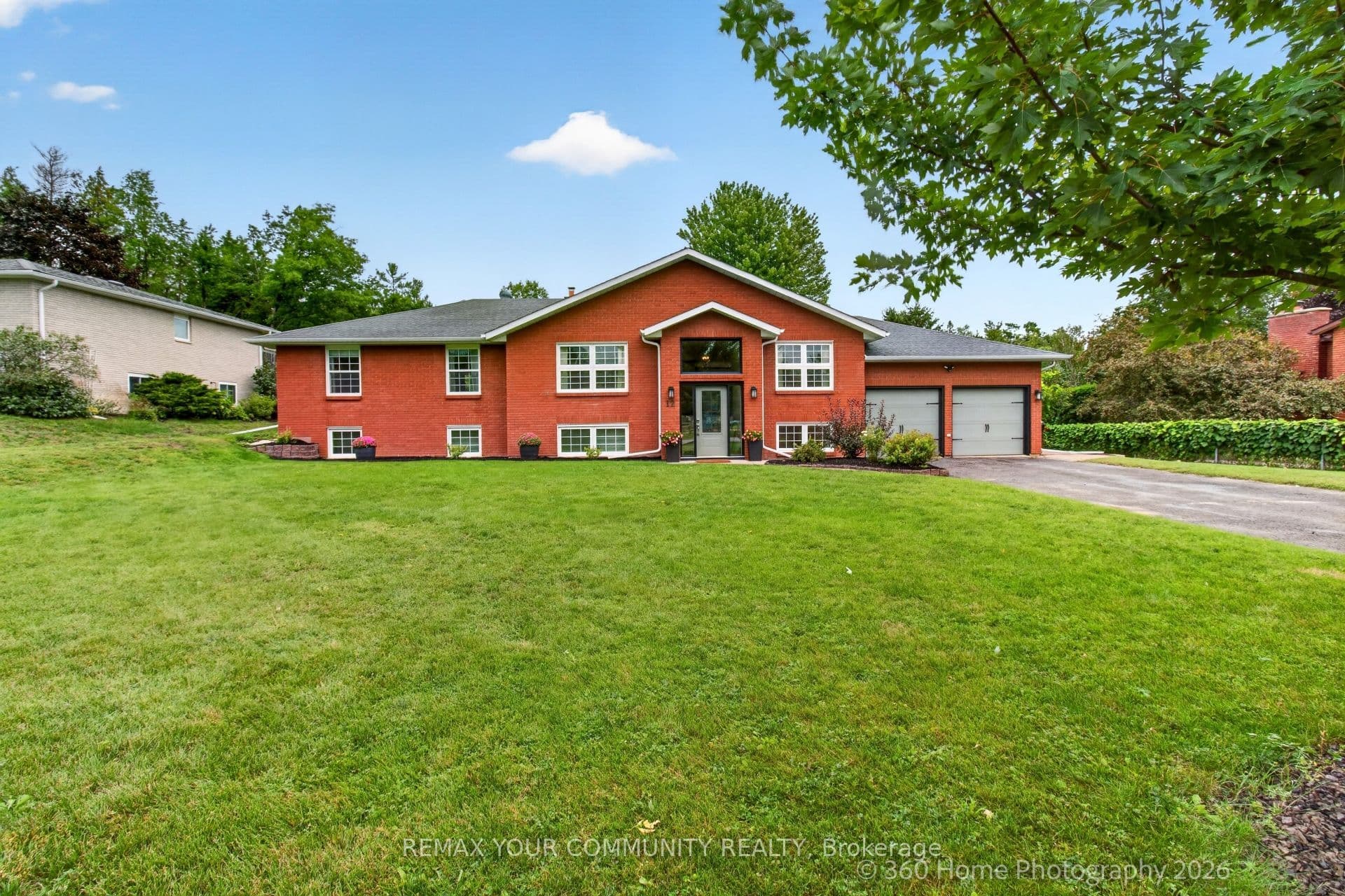12 Cairns Boulevard, Springwater, ON L0L 1X0