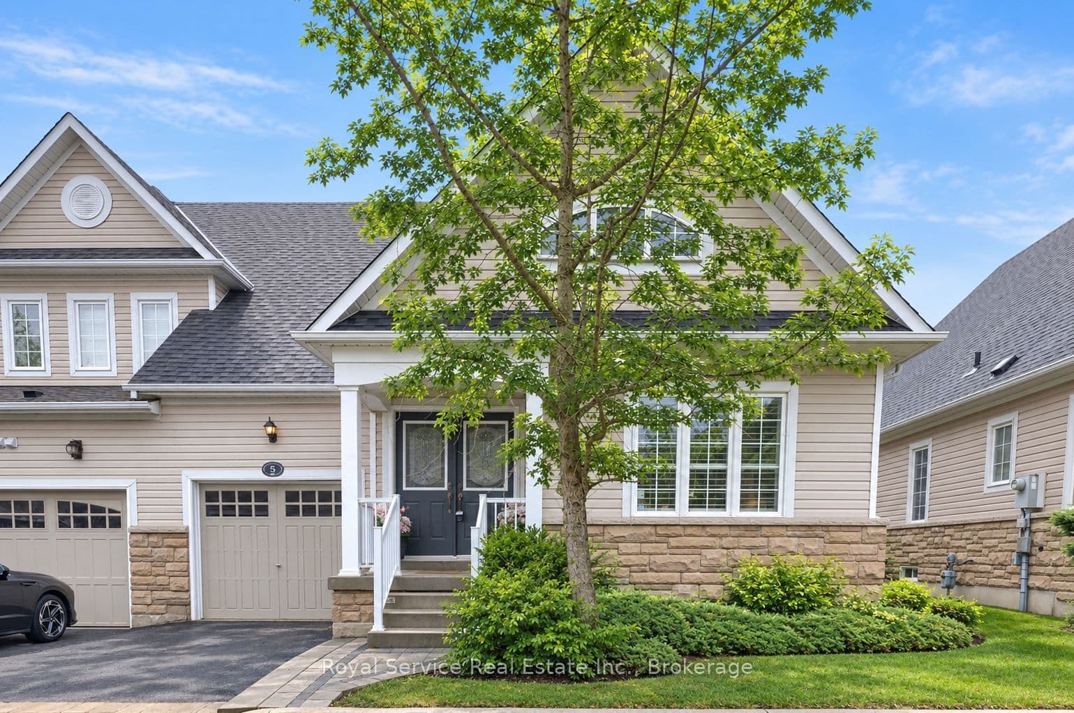 350 Lakebreeze Drive 5, Clarington, ON L1B 0A2