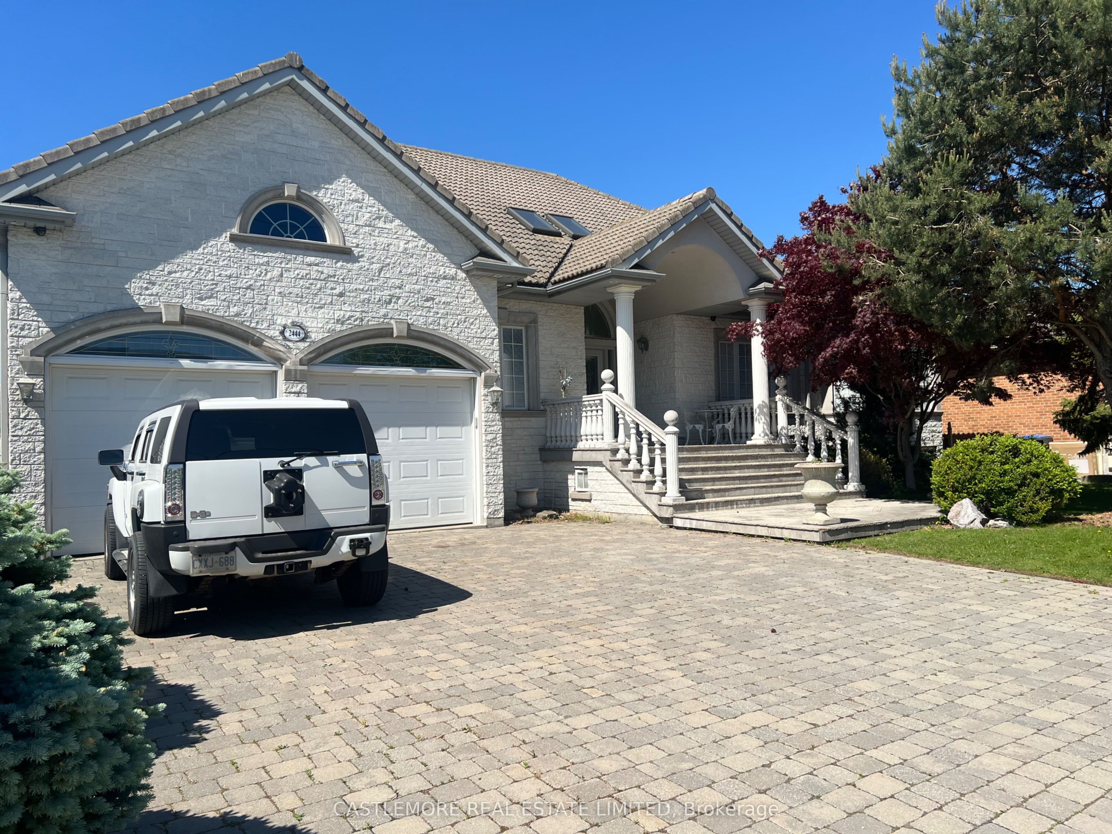 2444 hensall Street, Mississauga, ON L5A 2T2