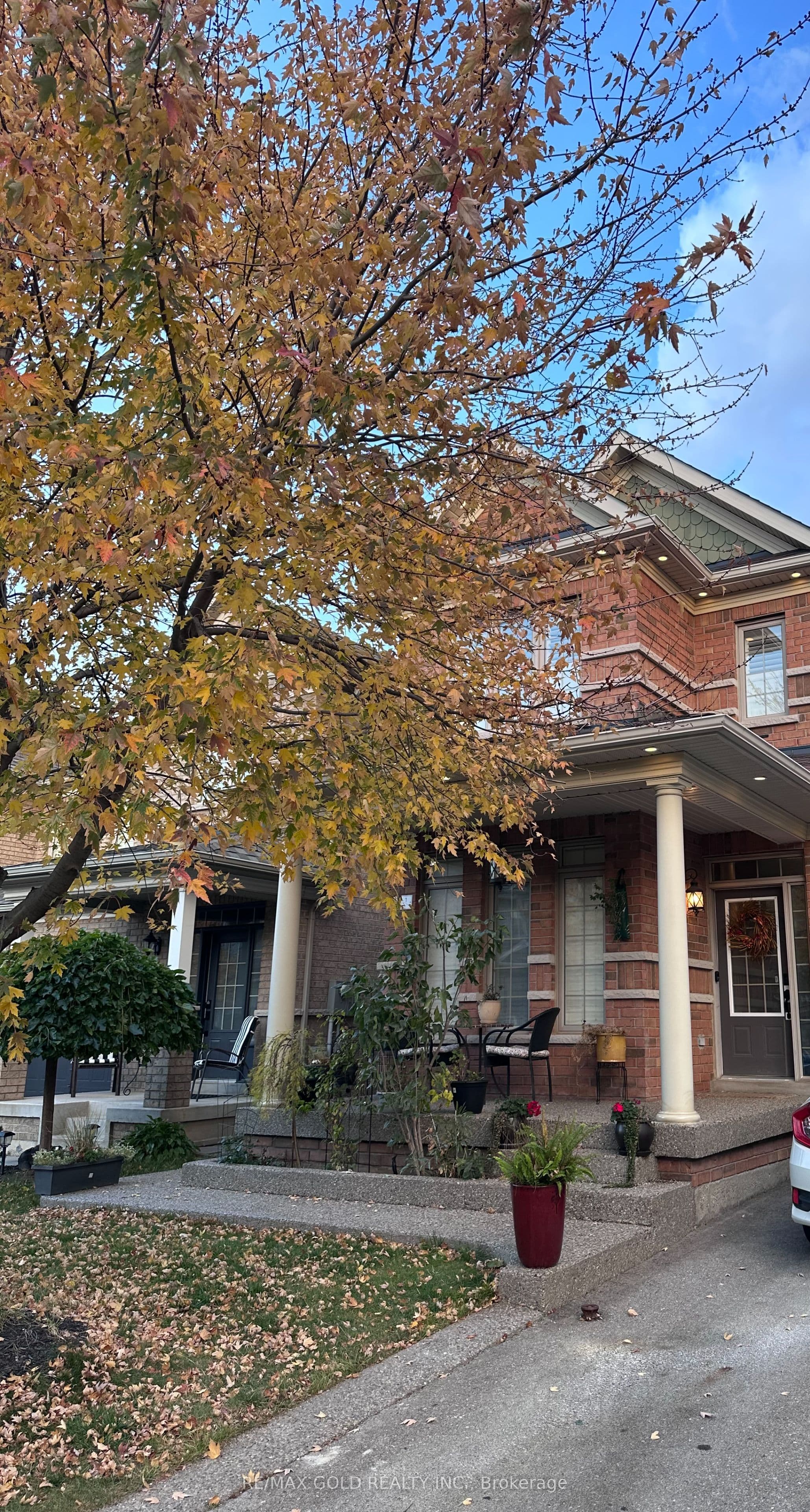 24 Aird Court Lower, Milton, ON L9T 3Y1