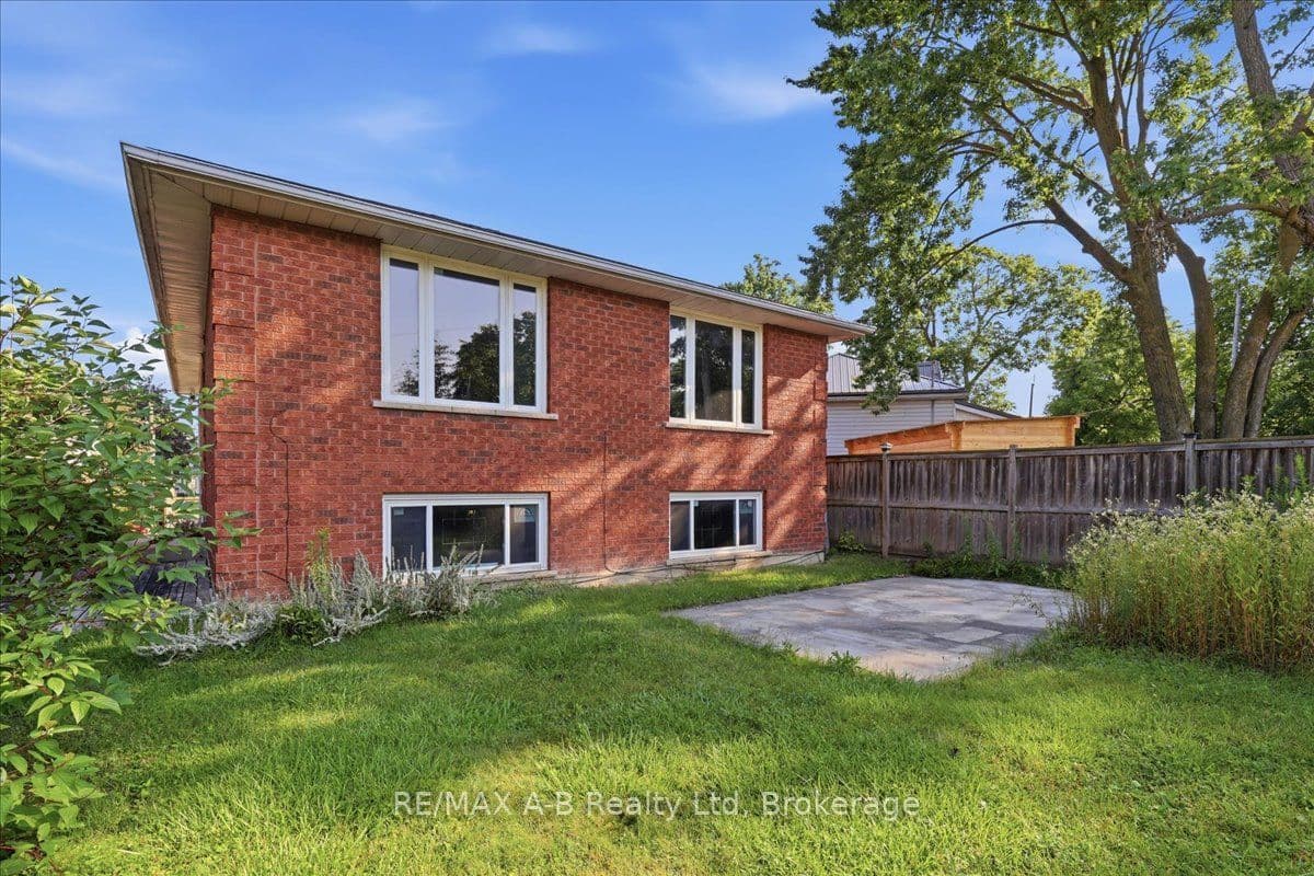 15 Railway Street, Stratford, ON N5A 2H8