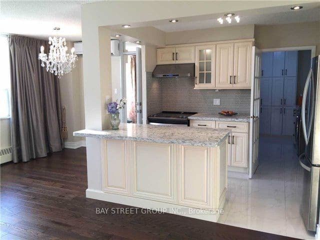 5 Parkway Forest Drive 1210, Toronto, ON M2J 1L2