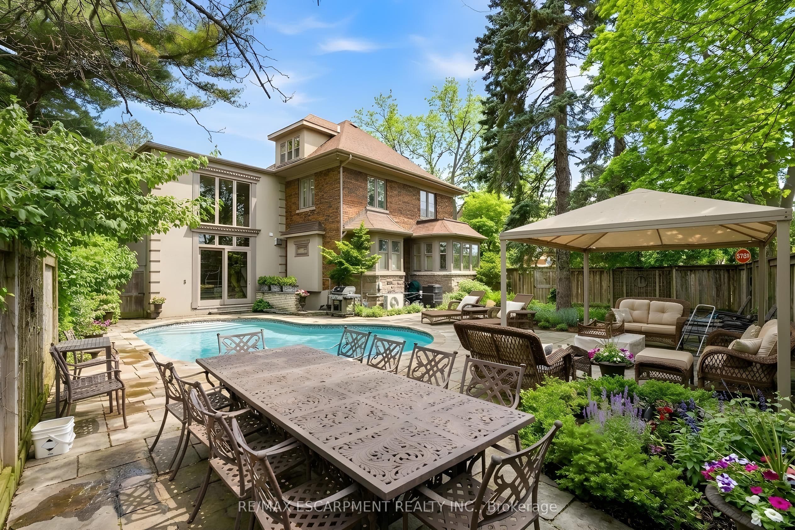 74 OAK KNOLL Drive, Hamilton, ON L8S 4C4
