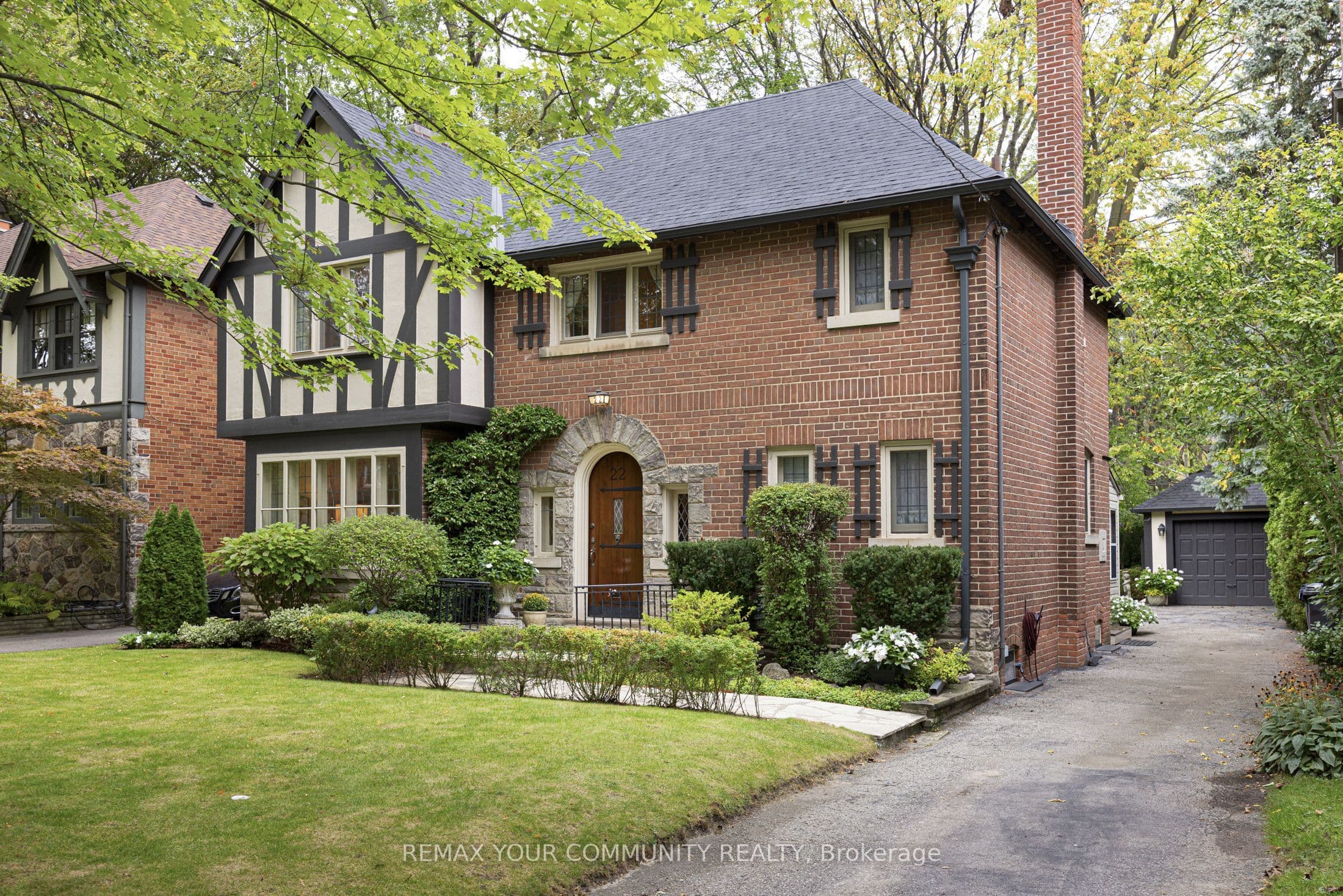 22 Belvedere Boulevard, Toronto, ON M8X 1K1