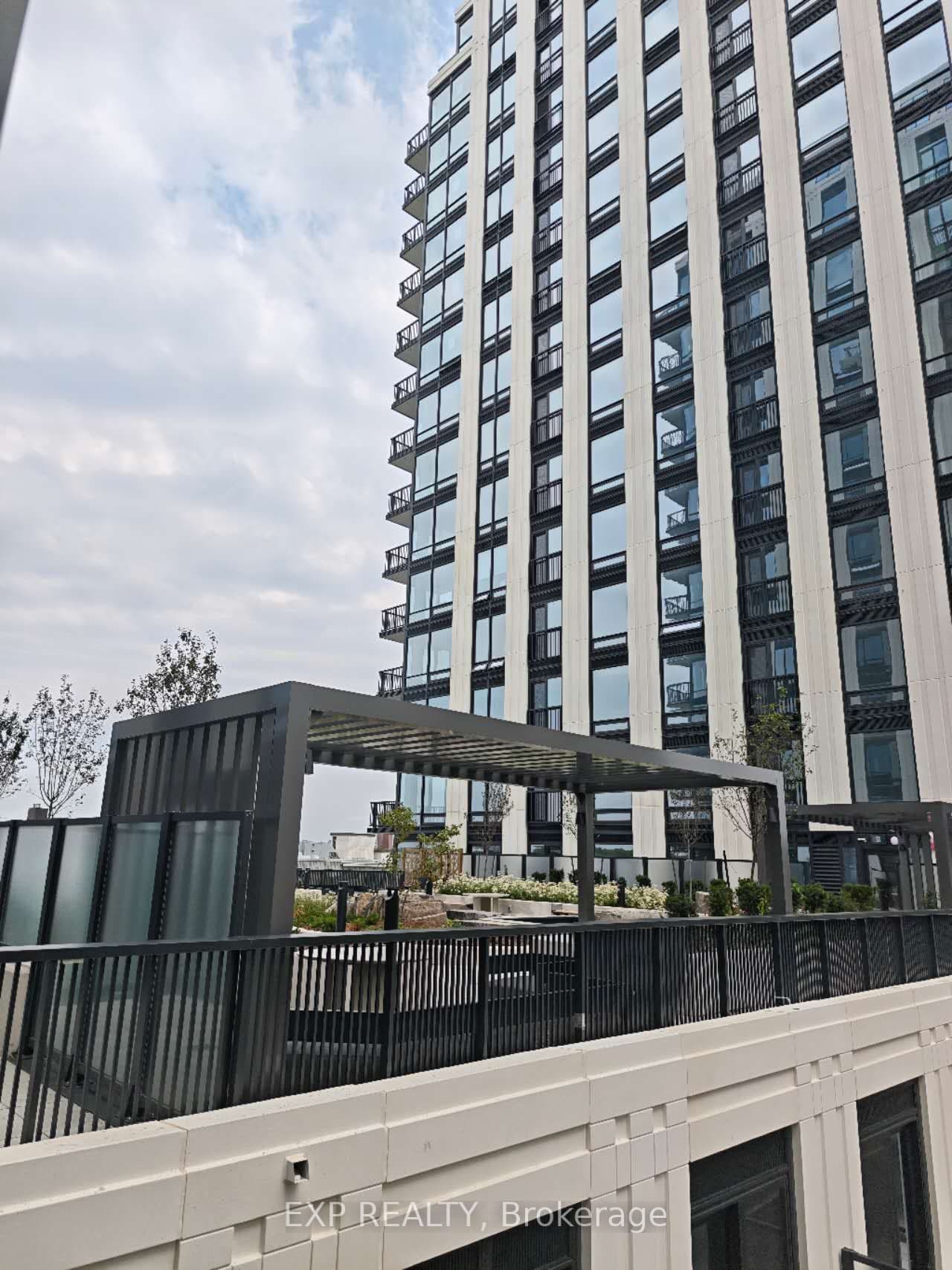 91 Montclair Avenue 902, Toronto, ON M5P 0B1