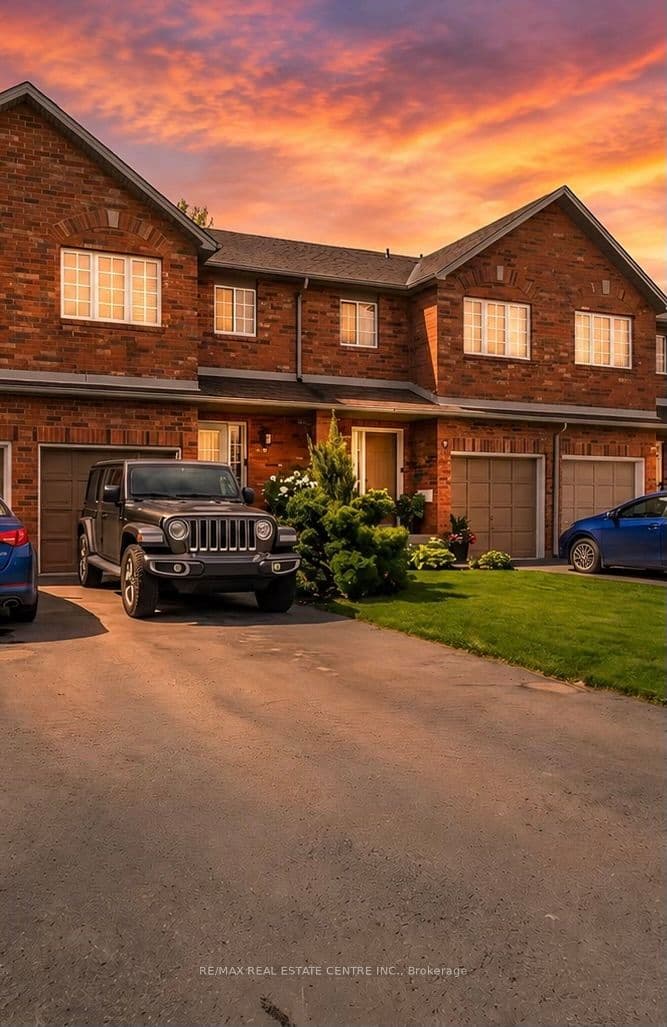10 Cadham Boulevard 29, Hamilton, ON L8W 3X6