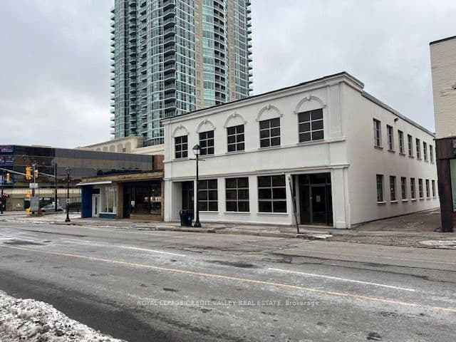 32 Queen Street W 203, Brampton, ON L6X 1A1