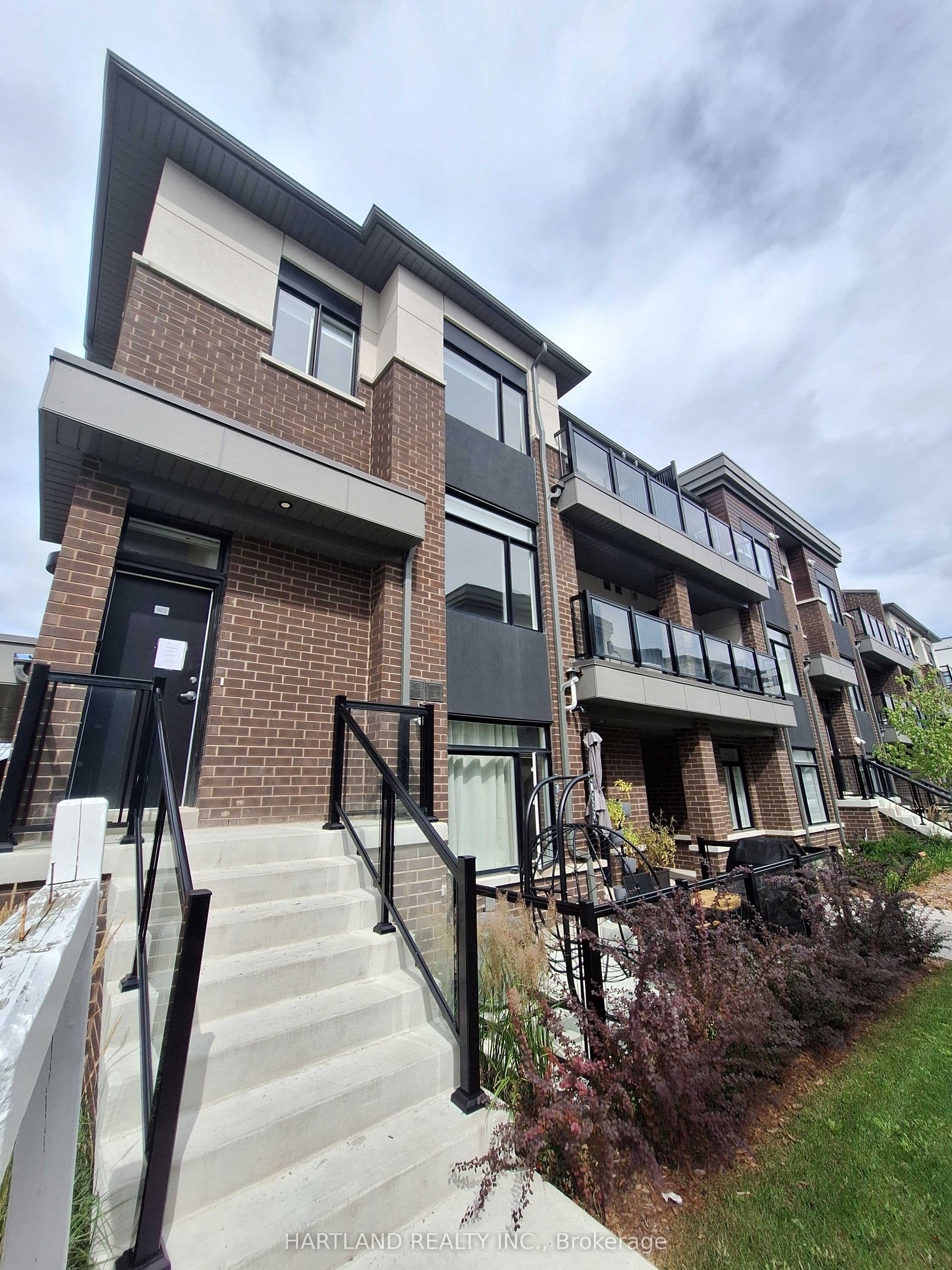 1695 Dersan Street 902, Pickering, ON L1X 0S9