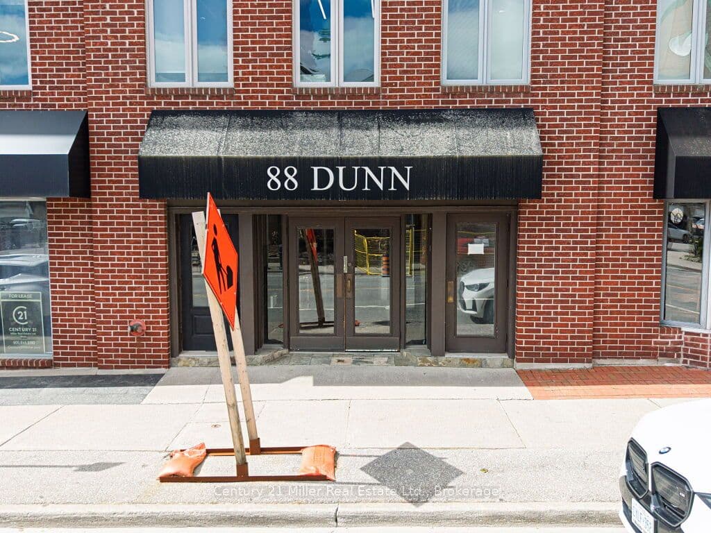 88 Dunn Street 101, Oakville, ON L6J 3C7