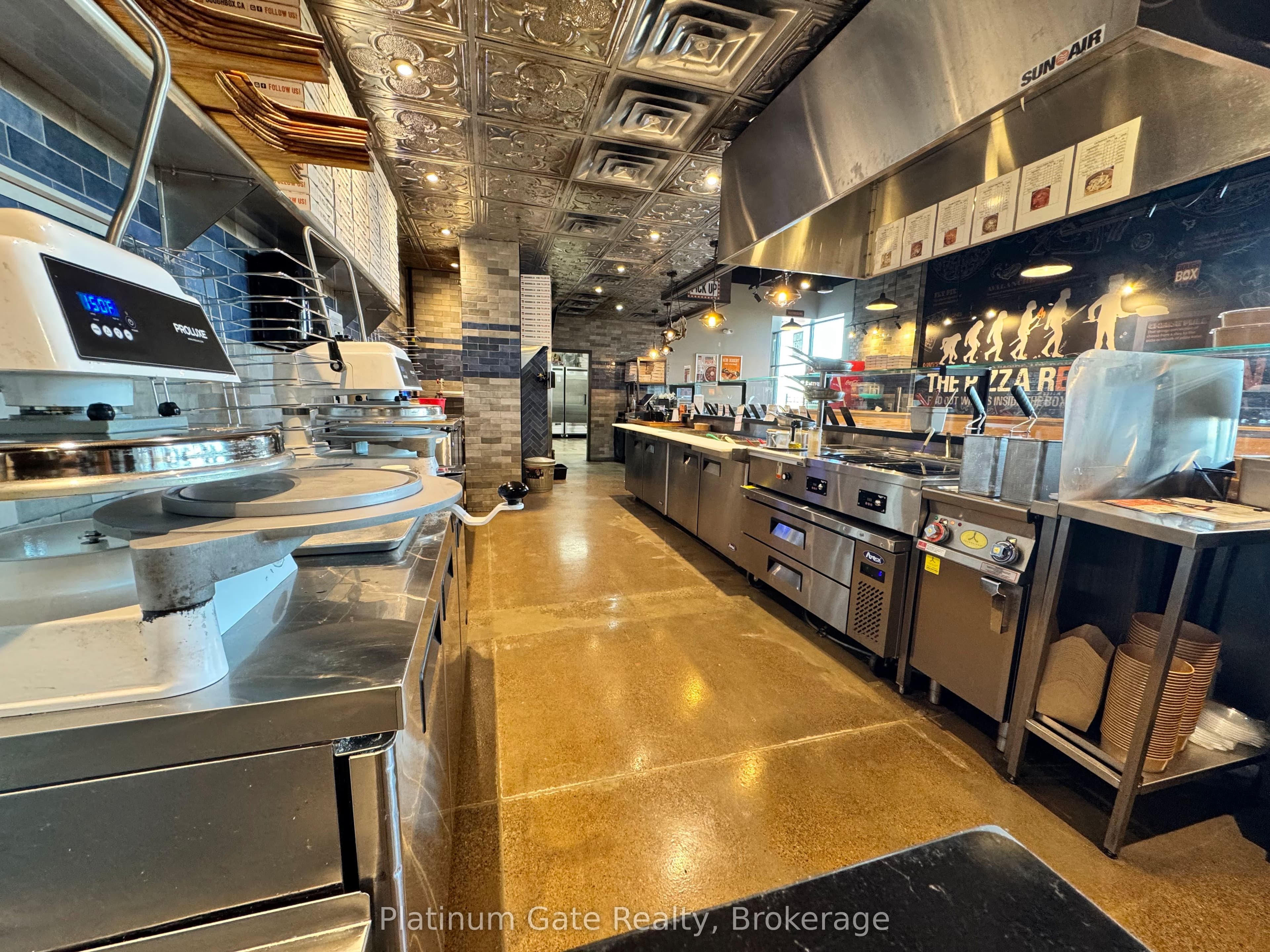 21 Rexdale Boulevard 4001, Toronto, ON M9W 1P1