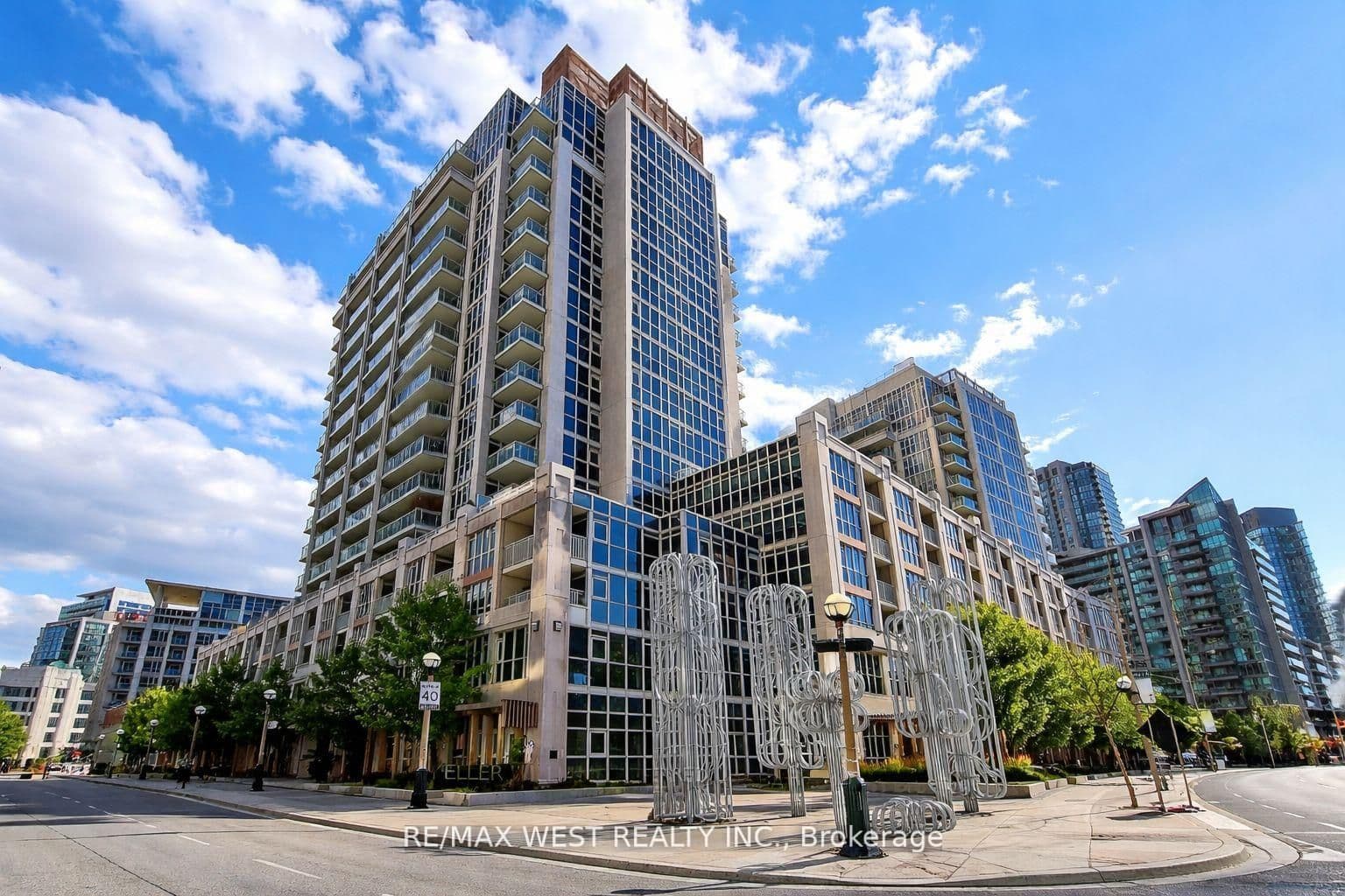 38 Grand Magazine Street 342, Toronto, ON M5V 0B1