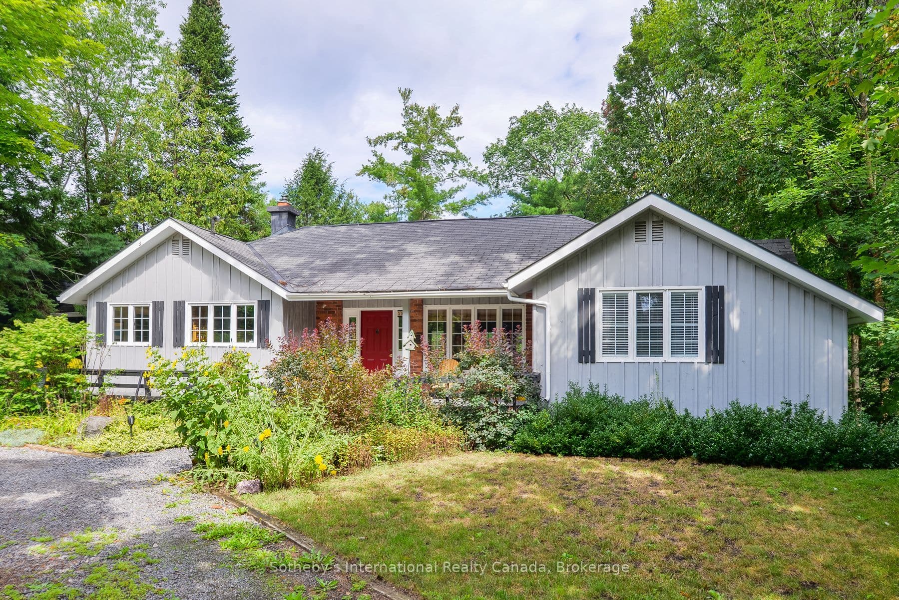 590 Hotchkiss Street, Gravenhurst, ON P1P 1H8