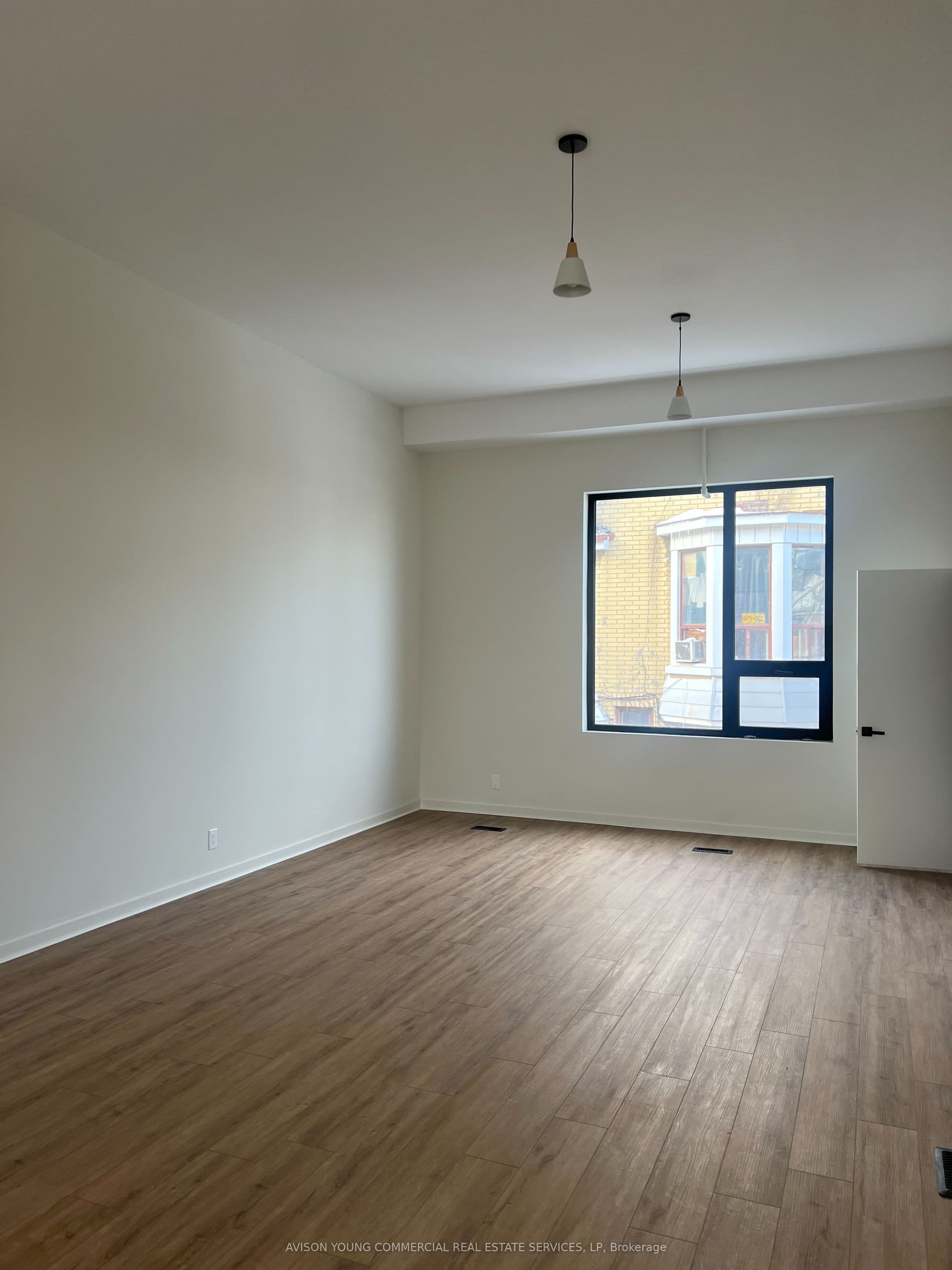 170 Perth Avenue W 4, Toronto, ON M6P 3X5