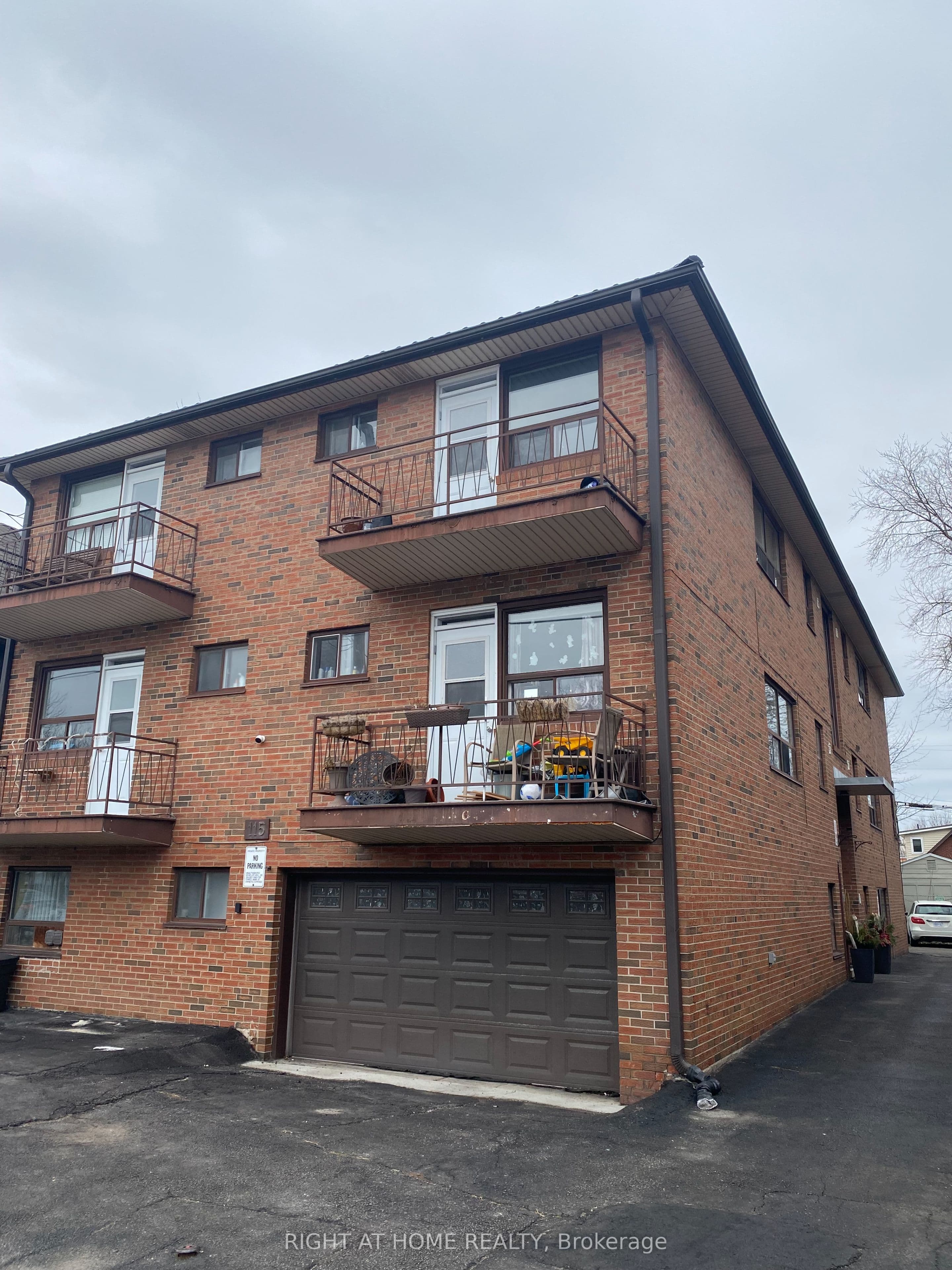 115 Eighth Street 3, Toronto, ON M8V 3C5