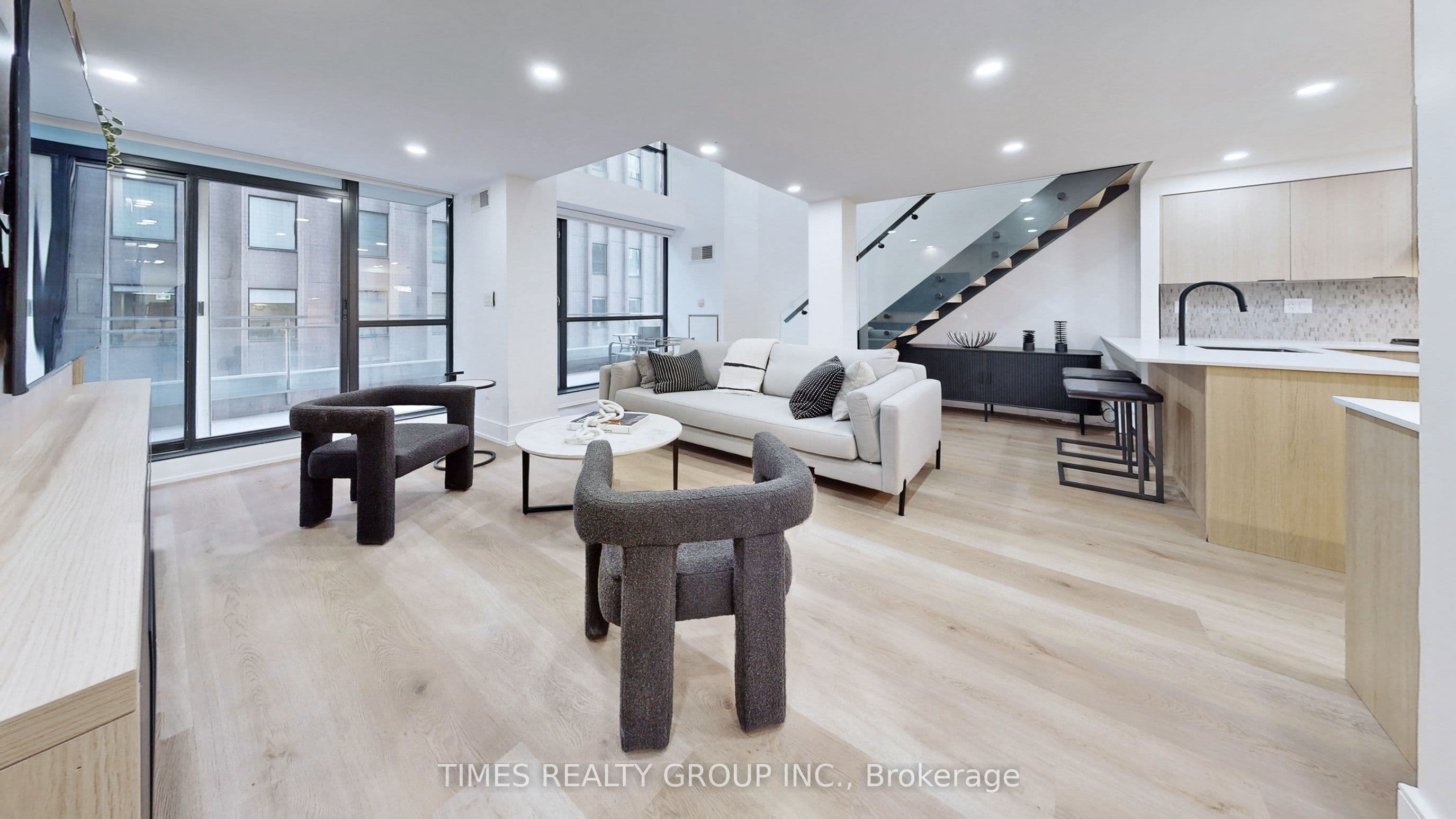 80 Cumberland Street 504, Toronto, ON M5R 3V1
