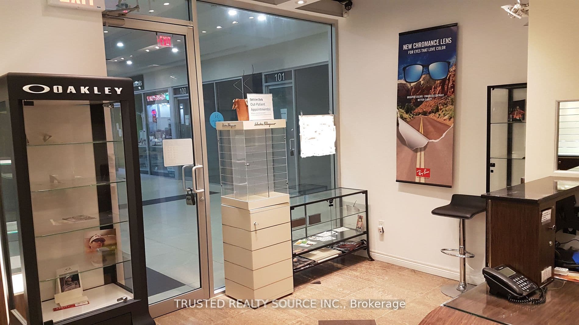 384 Yonge Street 4, Toronto, ON M5B 1S8