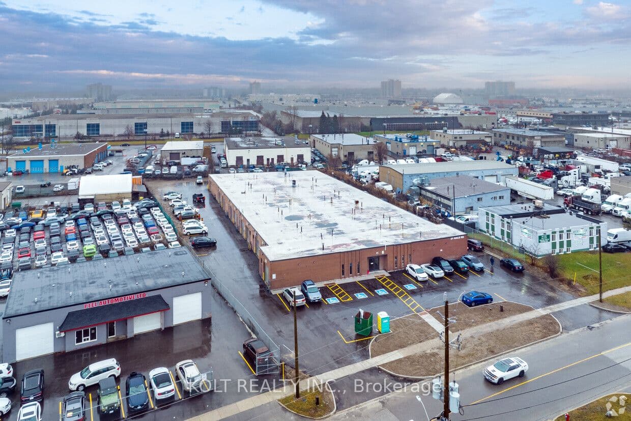 21 Hale Road 06, Brampton, ON L6W 3J9