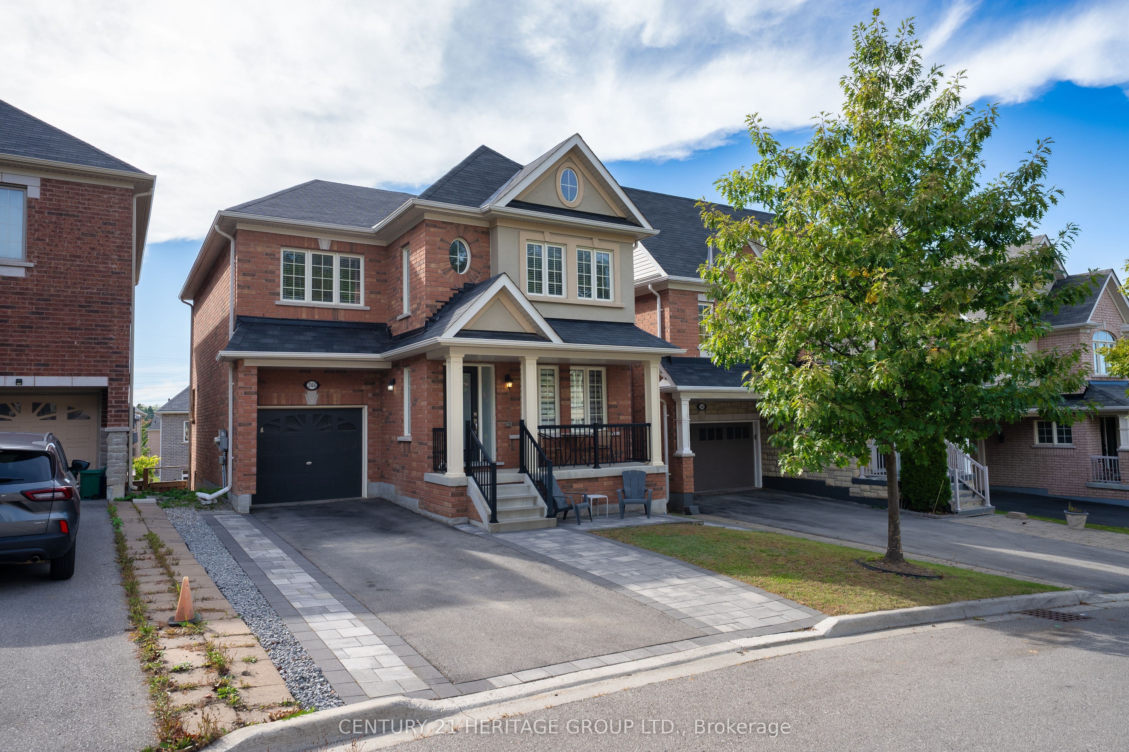 244 Gord Clelland Gate, Newmarket, ON L3X 0G1