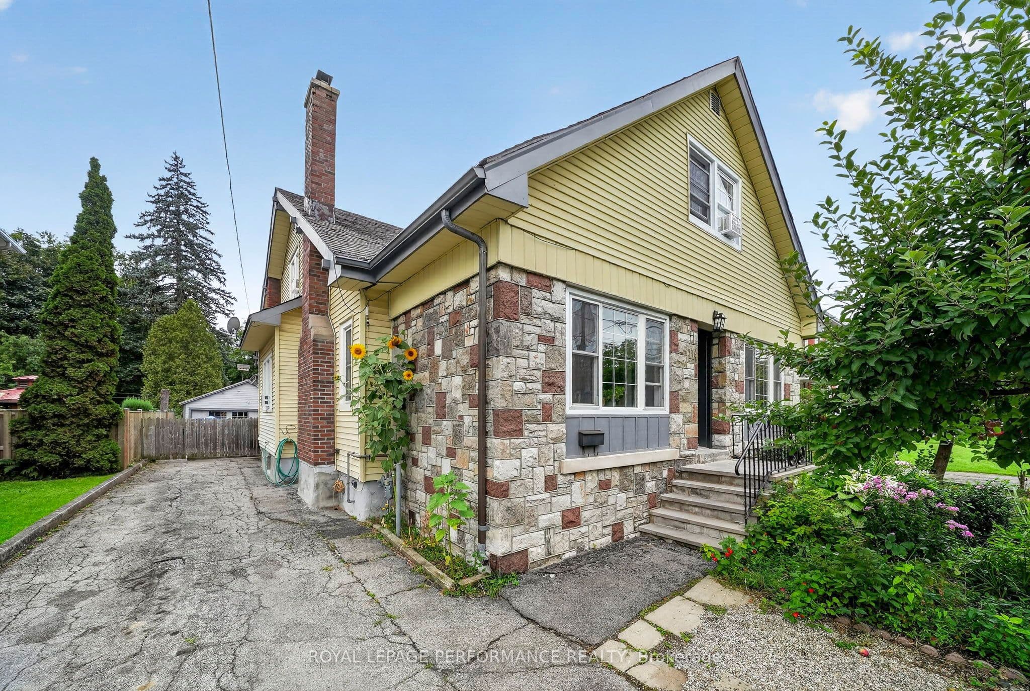 114 Gloucester Street N, Cornwall, ON K6H 3W4