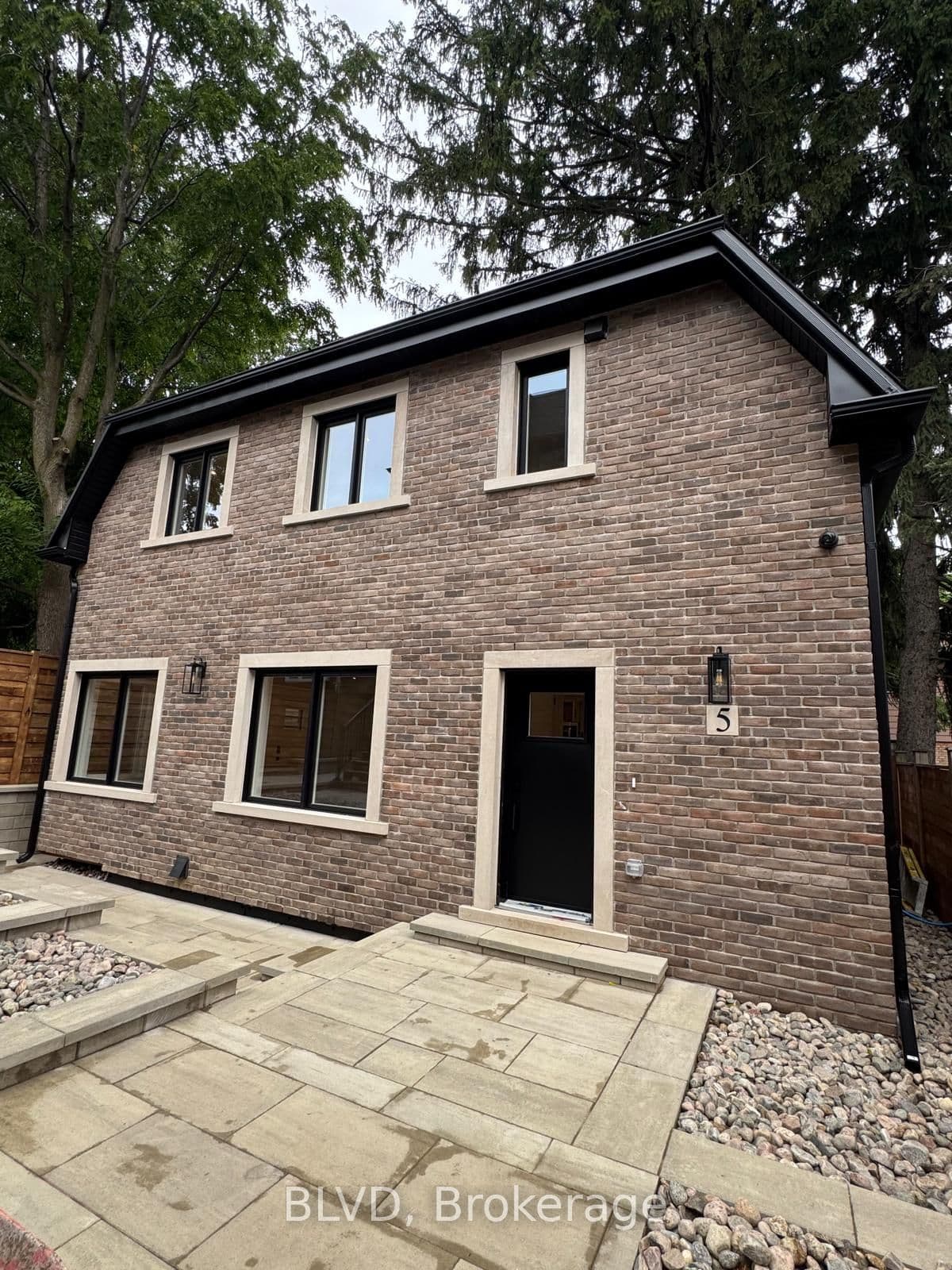 76 Burndale Avenue 5, Toronto, ON M2N 1S7