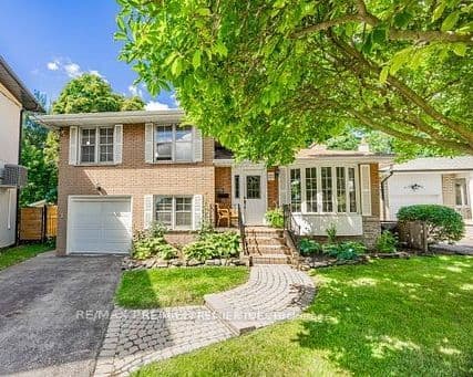 21 Halbadier Place, Toronto, ON M9B 2H4