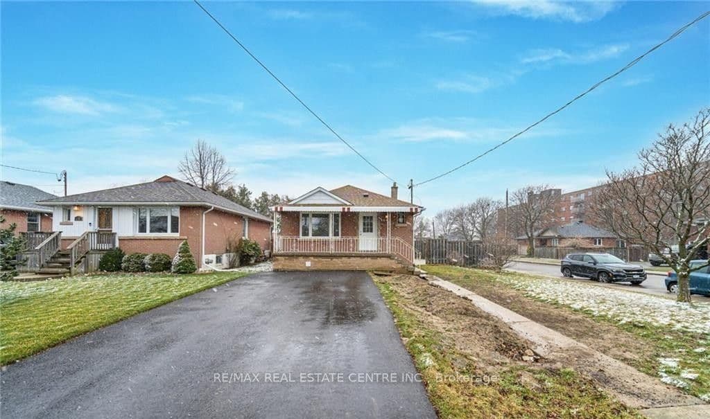 364 EAST 14TH Street Basement Only, Hamilton, ON L9A 4C4