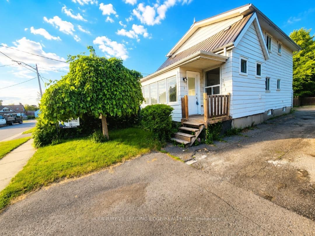 751 Gifford Street, Oshawa, ON L1H 4W1