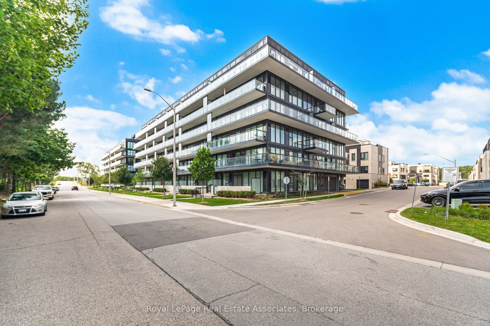 1119 COOKE Boulevard B327, Burlington, ON L7T 0C7
