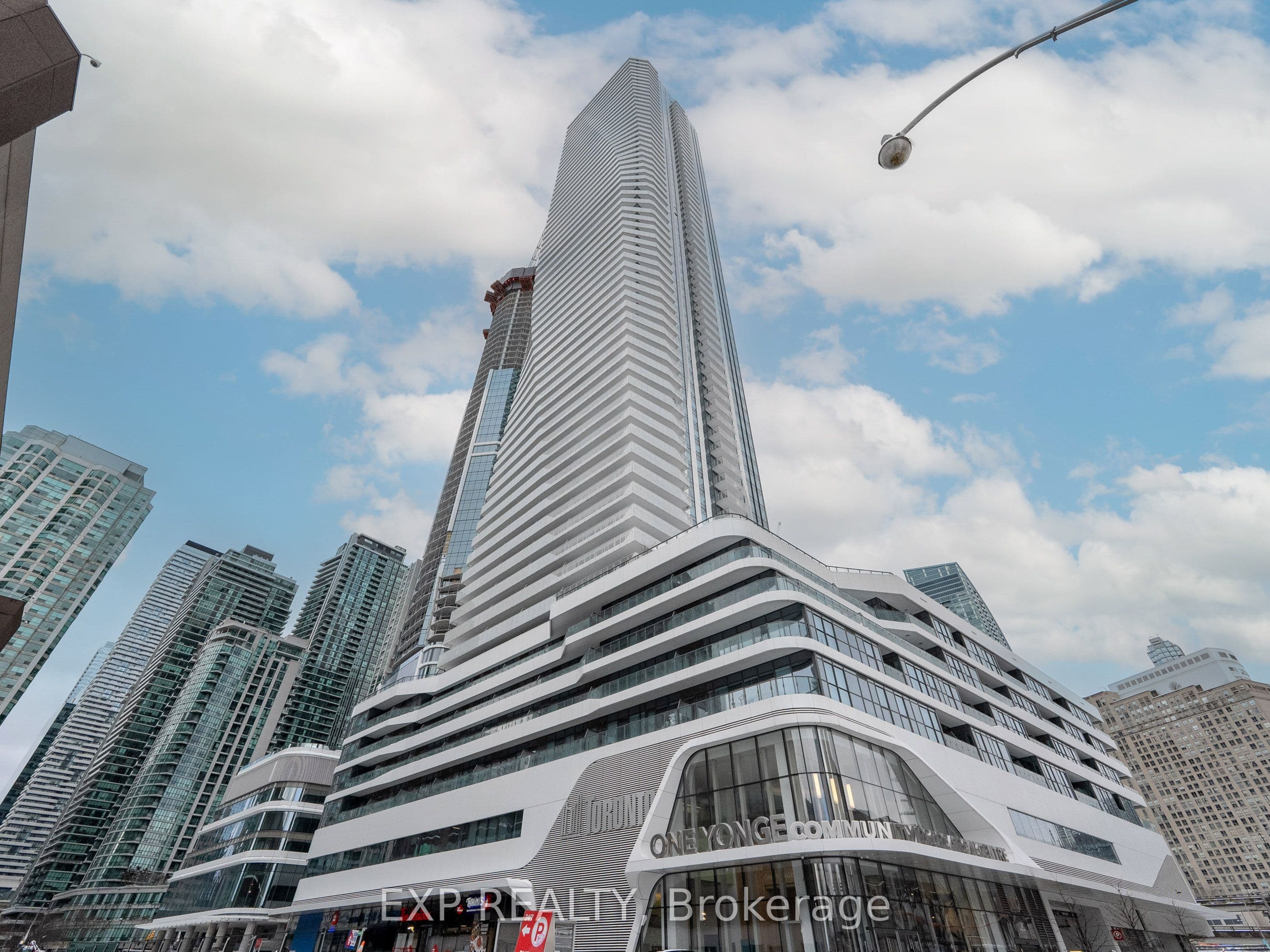 28 Freeland Street 5205, Toronto, ON M5E 1L7