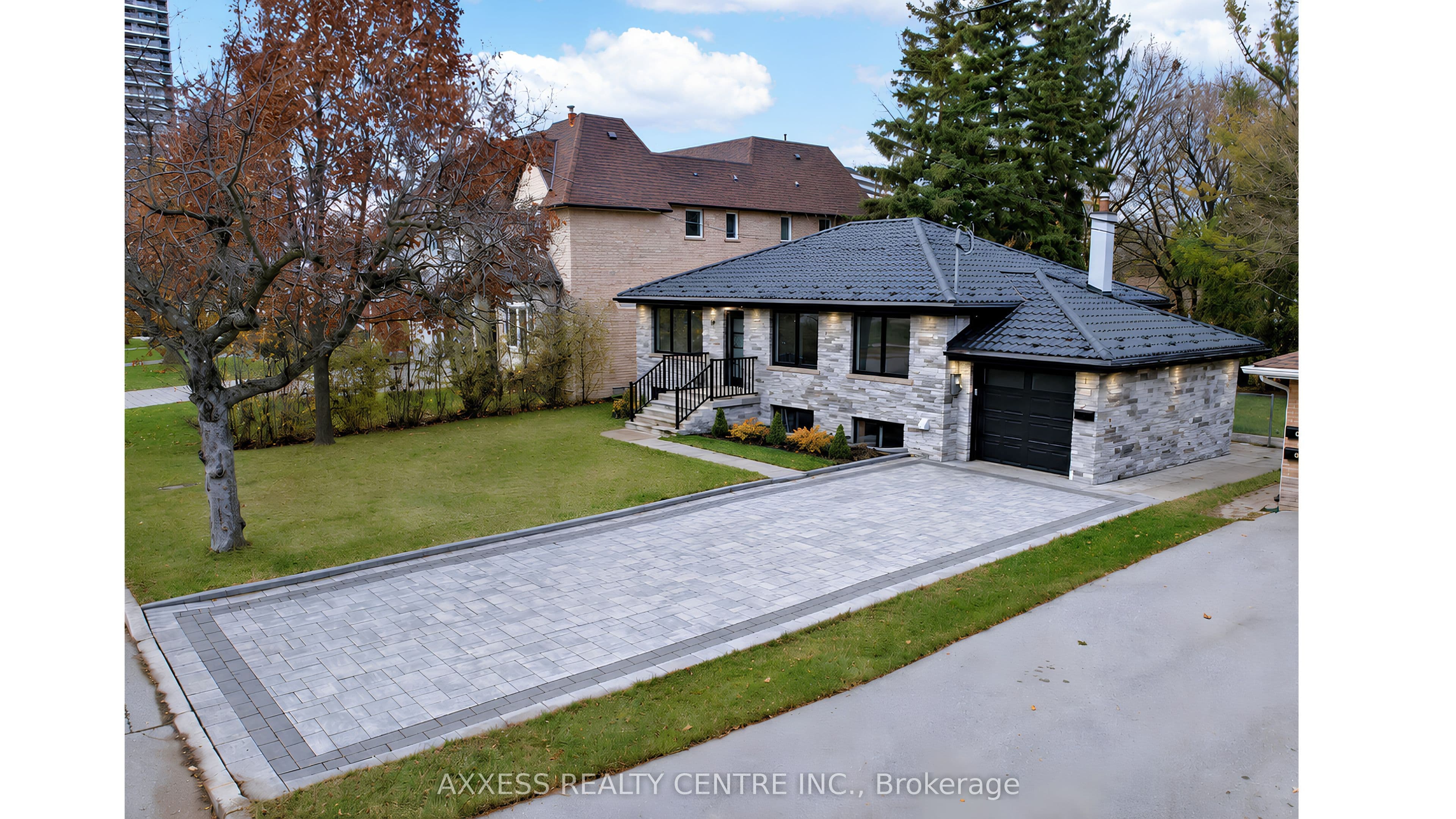 44 Transwell Avenue, Toronto, ON M2R 2J8