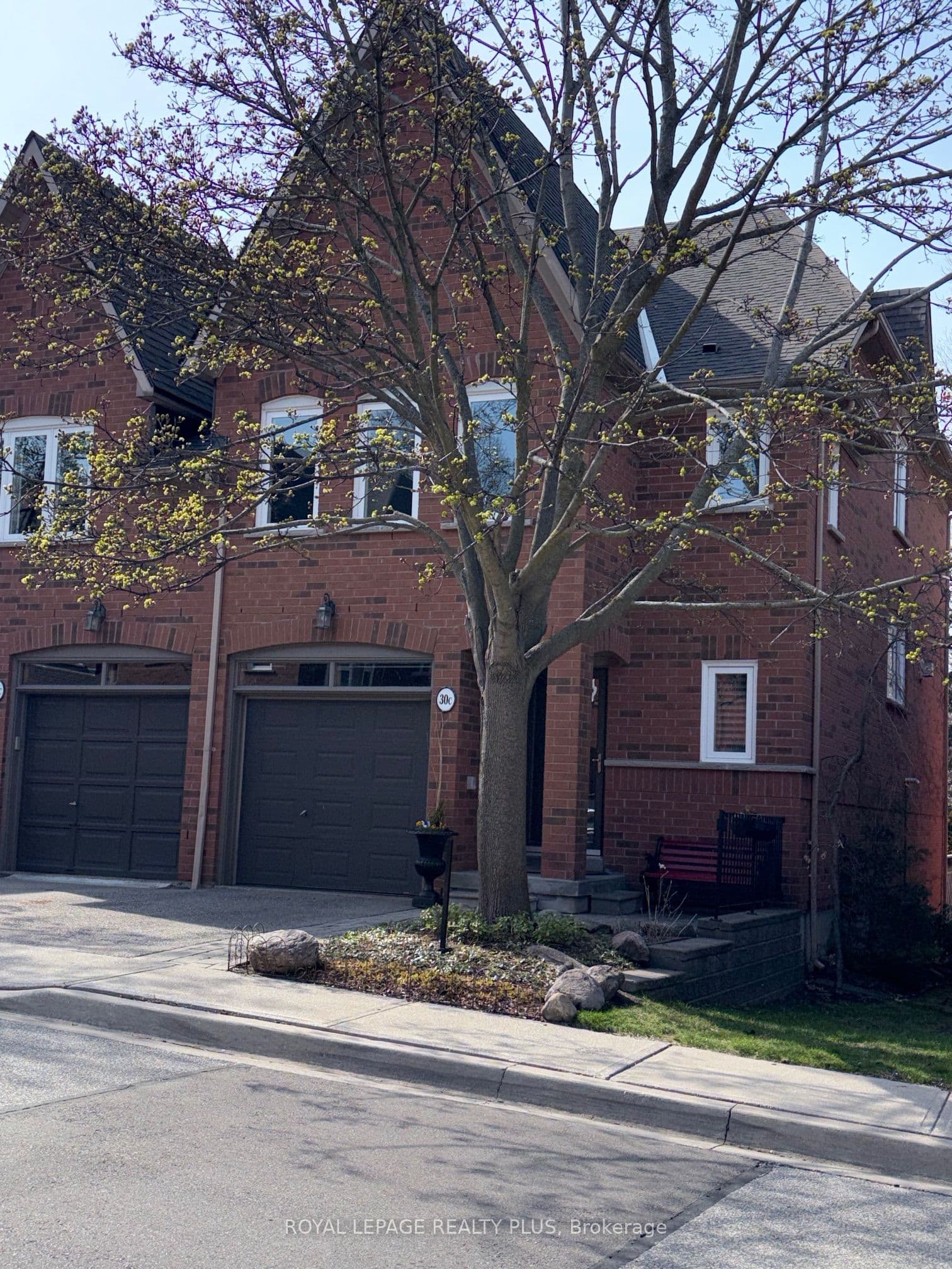 928 Queen Street W 30C, Mississauga, ON L5H 4K5